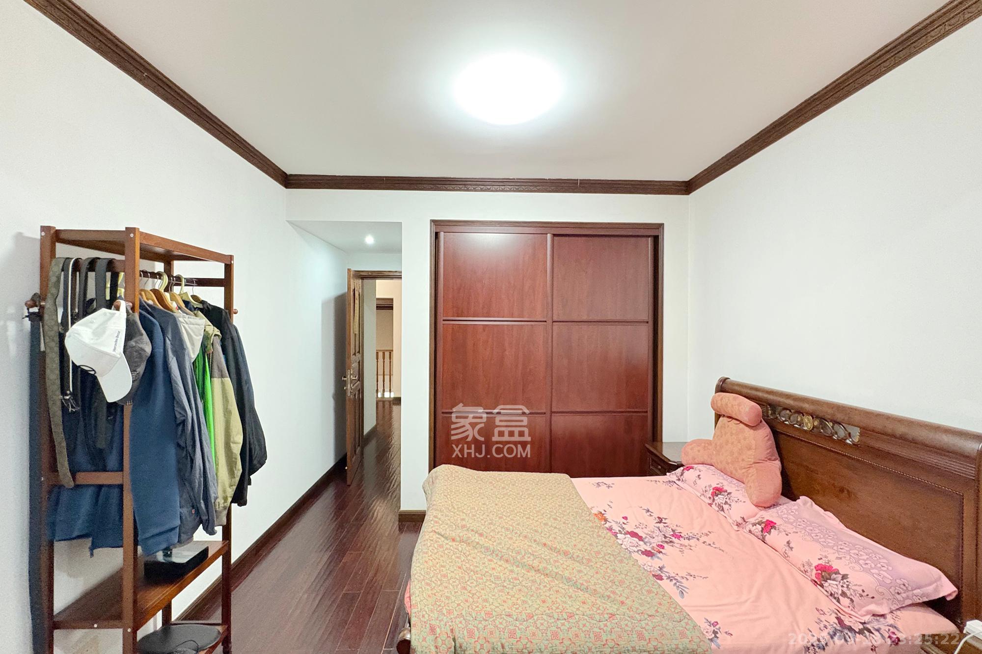 梦泽园  6室3厅4卫    1605.0万卧室