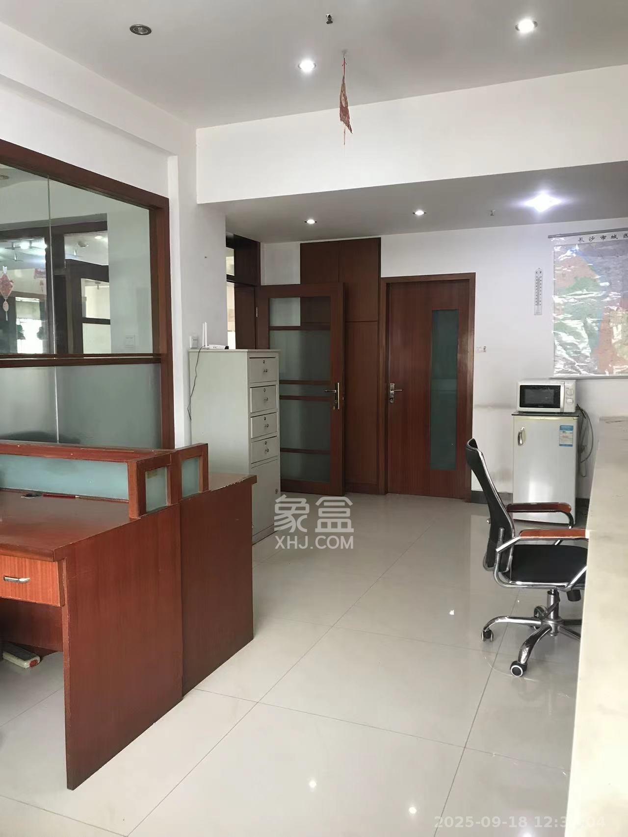 城市之心 4室1厅1卫 7200.0元/月 城市之心 4室1厅1卫 7200.0元/月室内图