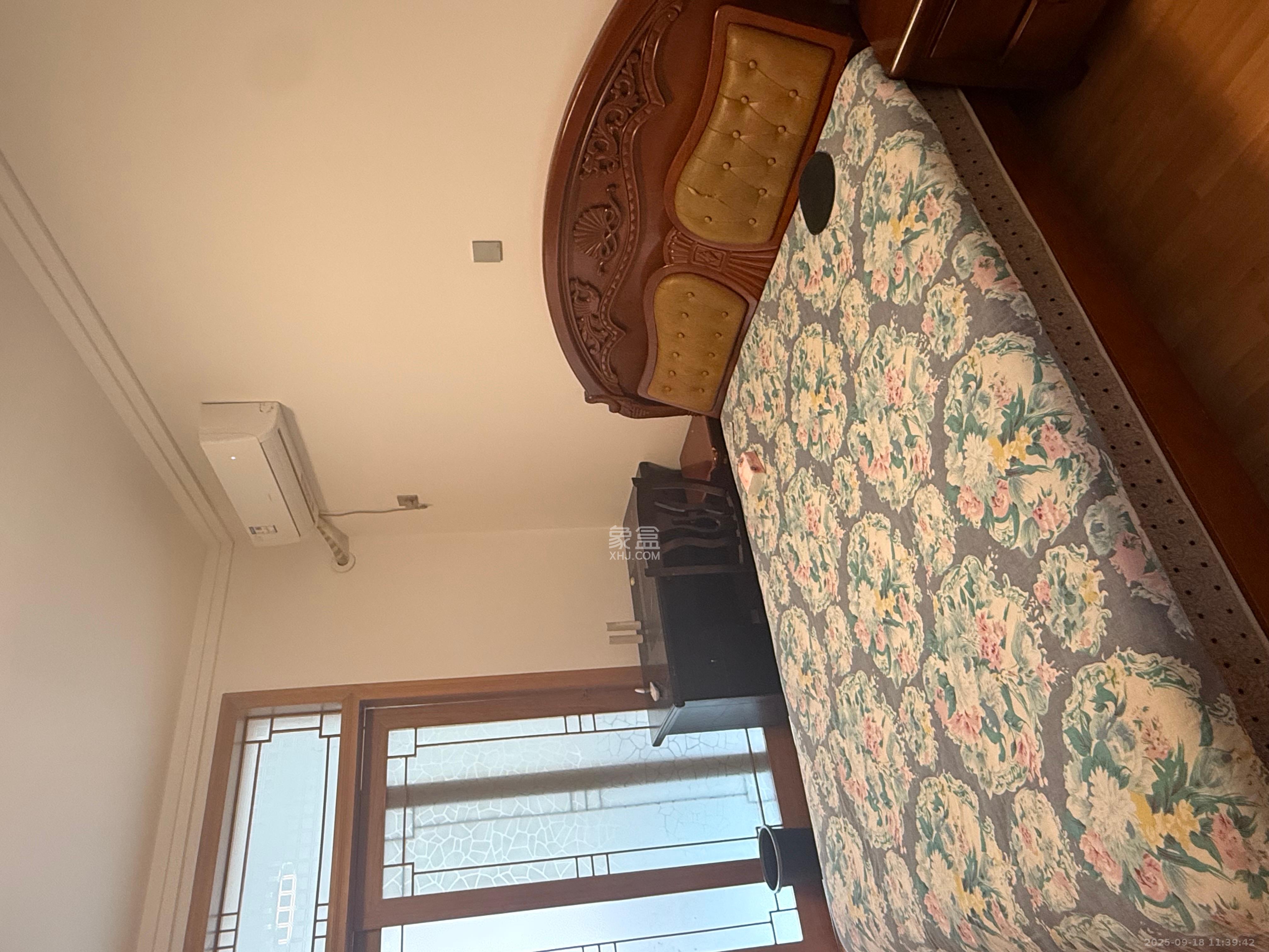 金鹰小区  3室2厅2卫    2400.0元/月室内图