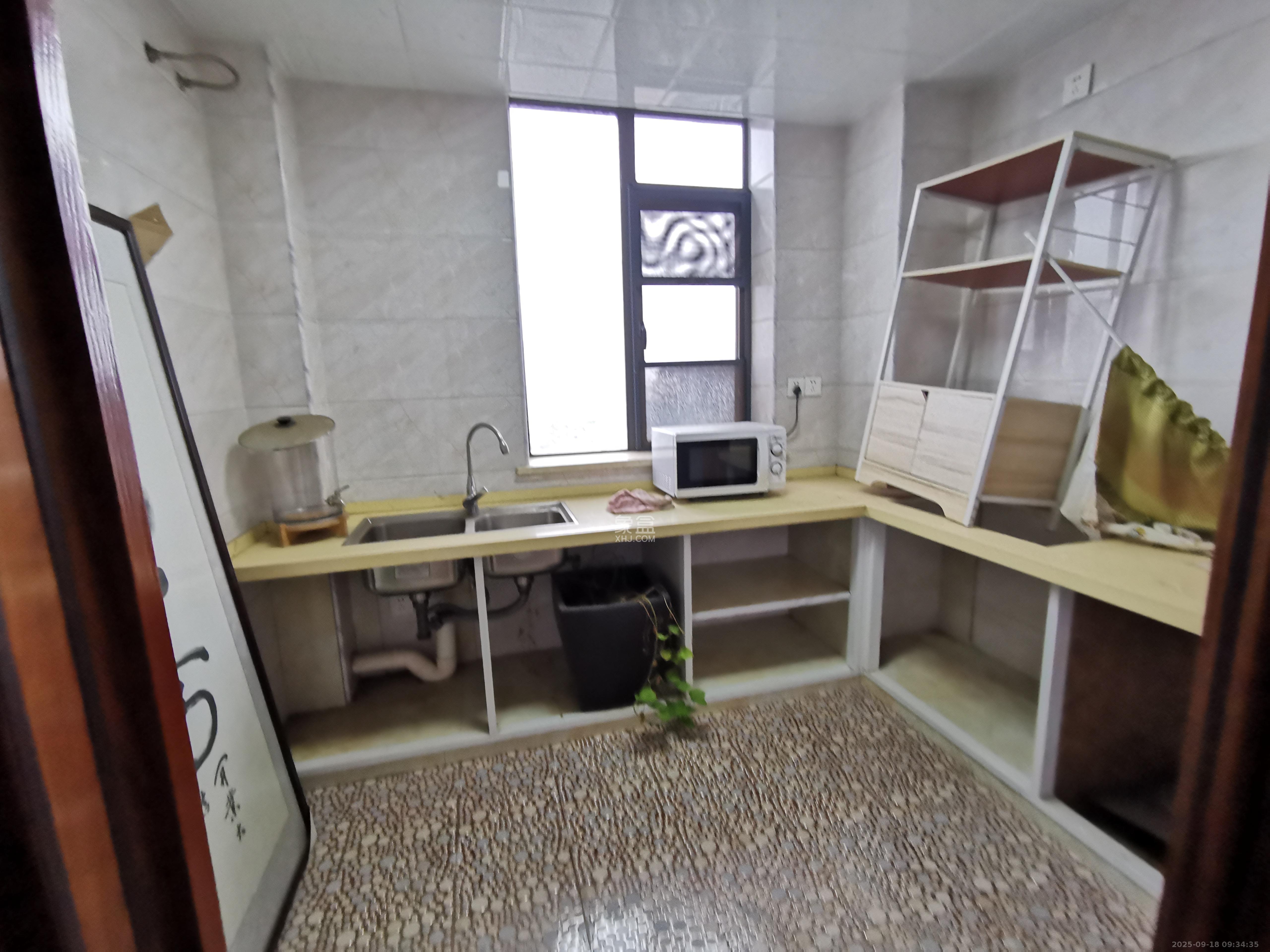 长房中庭国际(东郡华蓉广场) 2室1厅1卫 4300.0元/月 长房中庭国际(东郡华蓉广场) 2室1厅1卫 4300.0元/月室内图