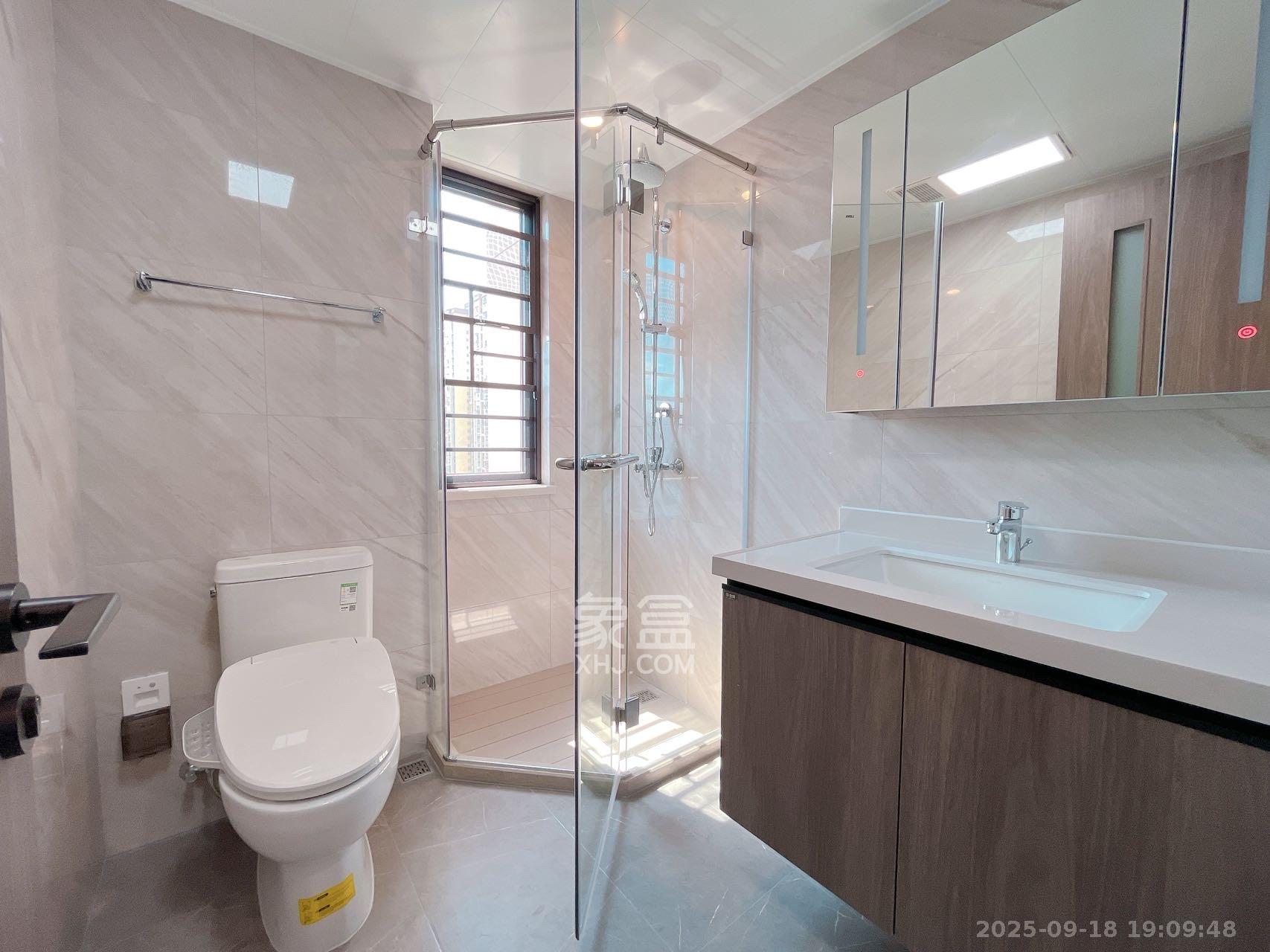 龙湖春江天玺  4室2厅2卫    5000.0元/月室内图