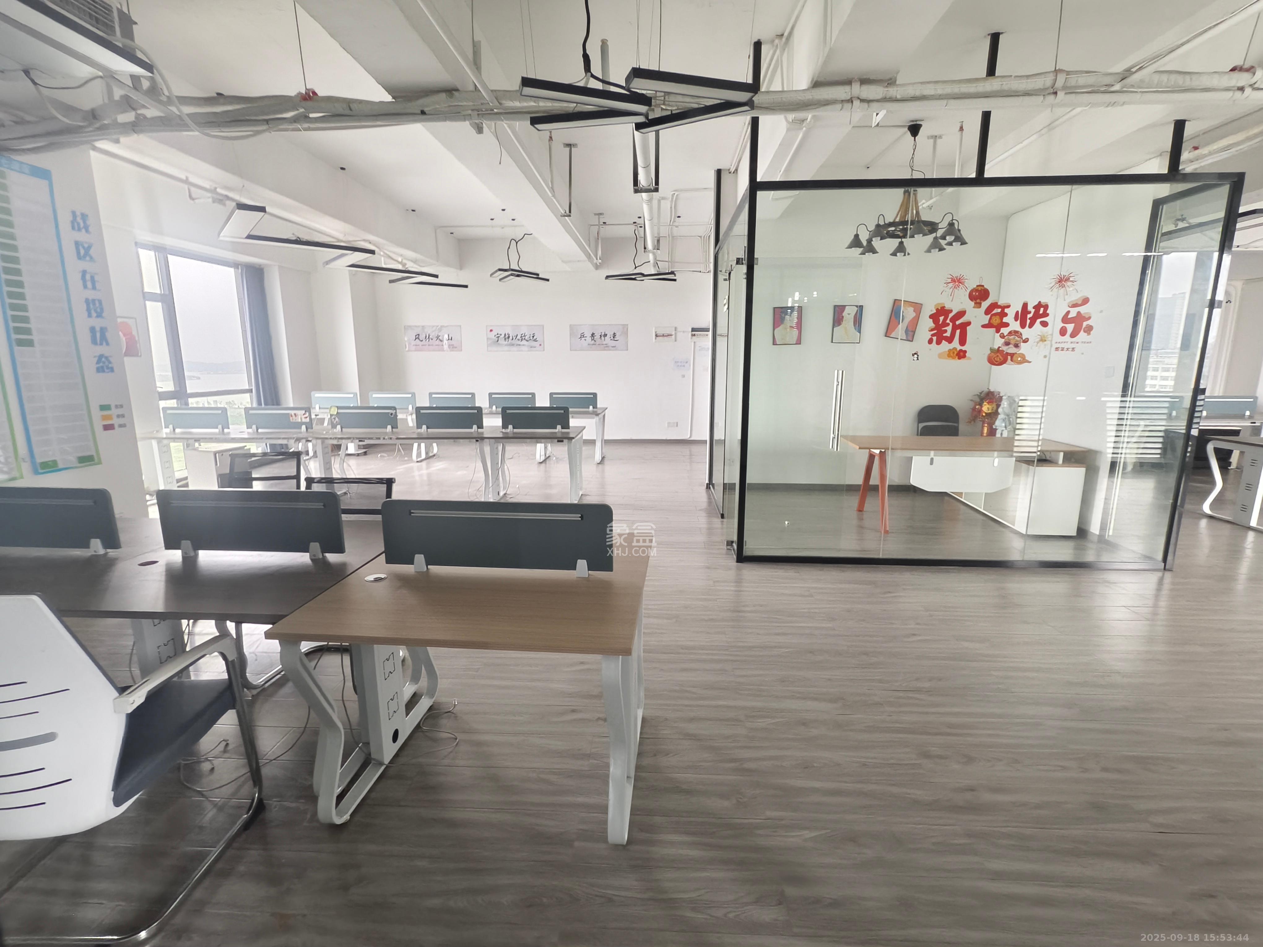 未来漫城   284.11㎡      15800.0元/月室内图