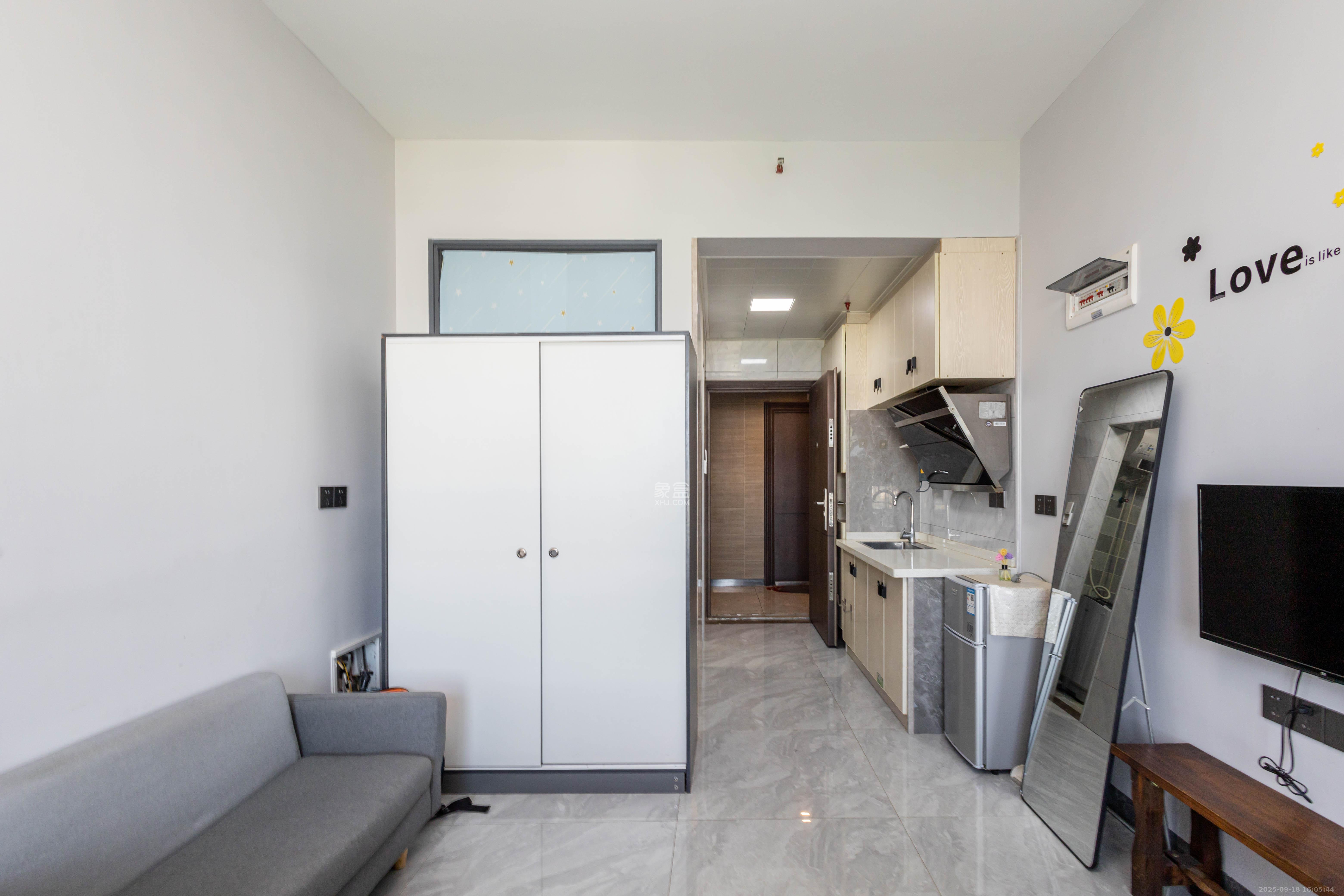 君合新城玺樾  1室1厅1卫    13.0万 君合新城玺樾  1室1厅1卫    13.0万客厅