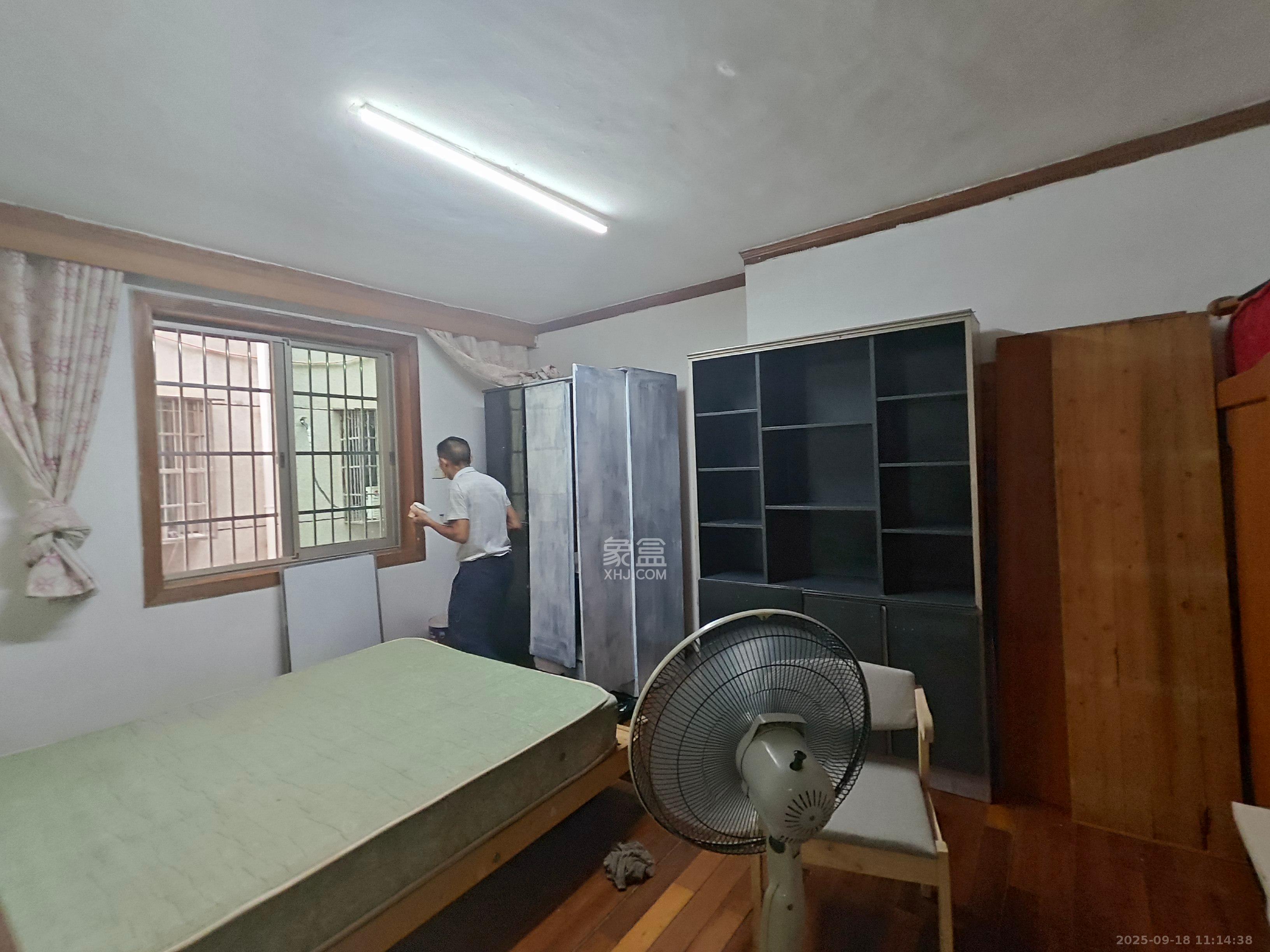 崇文里、崇圣里散盘 4室2厅1卫 2400.0元/月 崇文里、崇圣里散盘 4室2厅1卫 2400.0元/月室内图