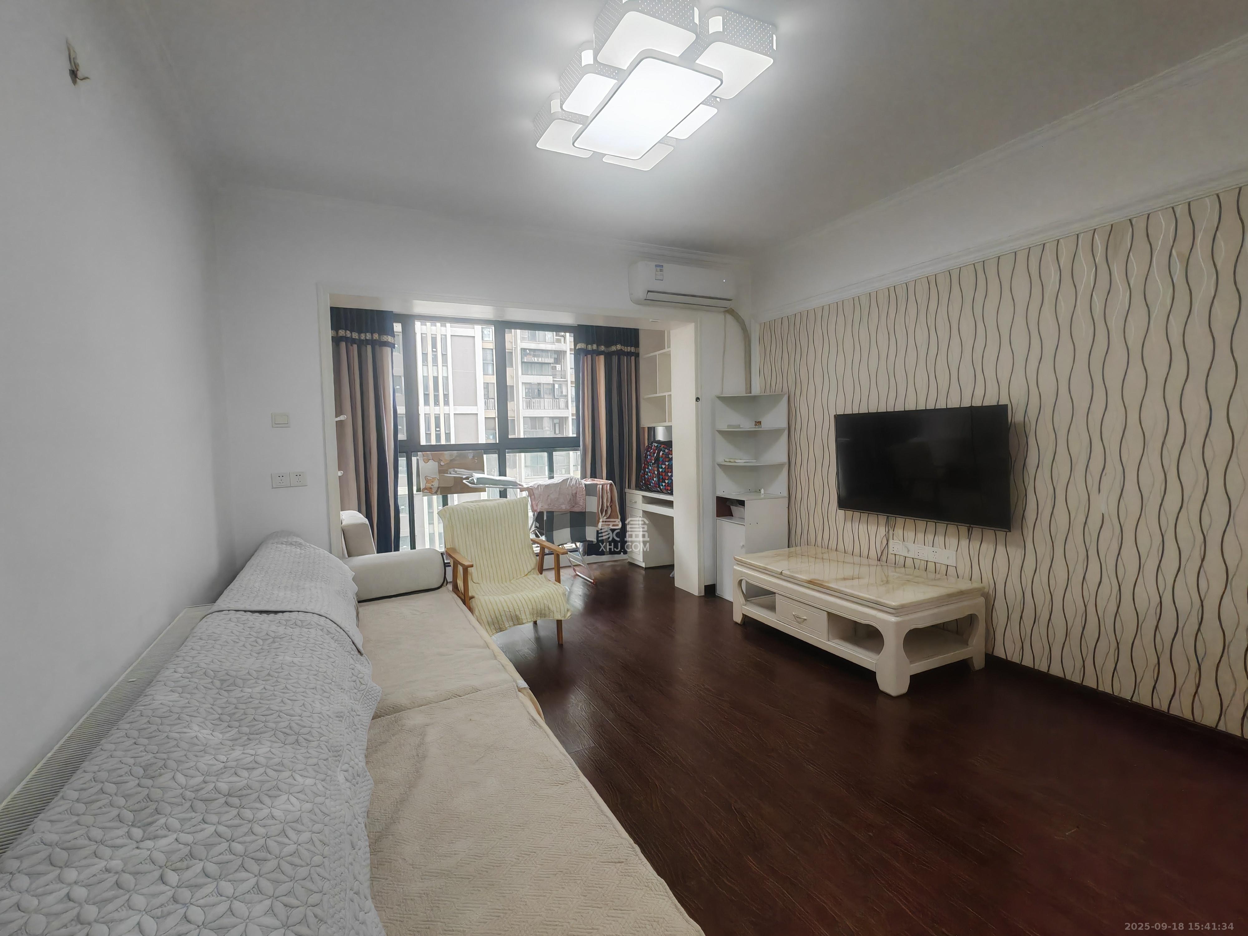 蓝山郡  3室2厅1卫    1800.0元/月 蓝山郡  3室2厅1卫    1800.0元/月