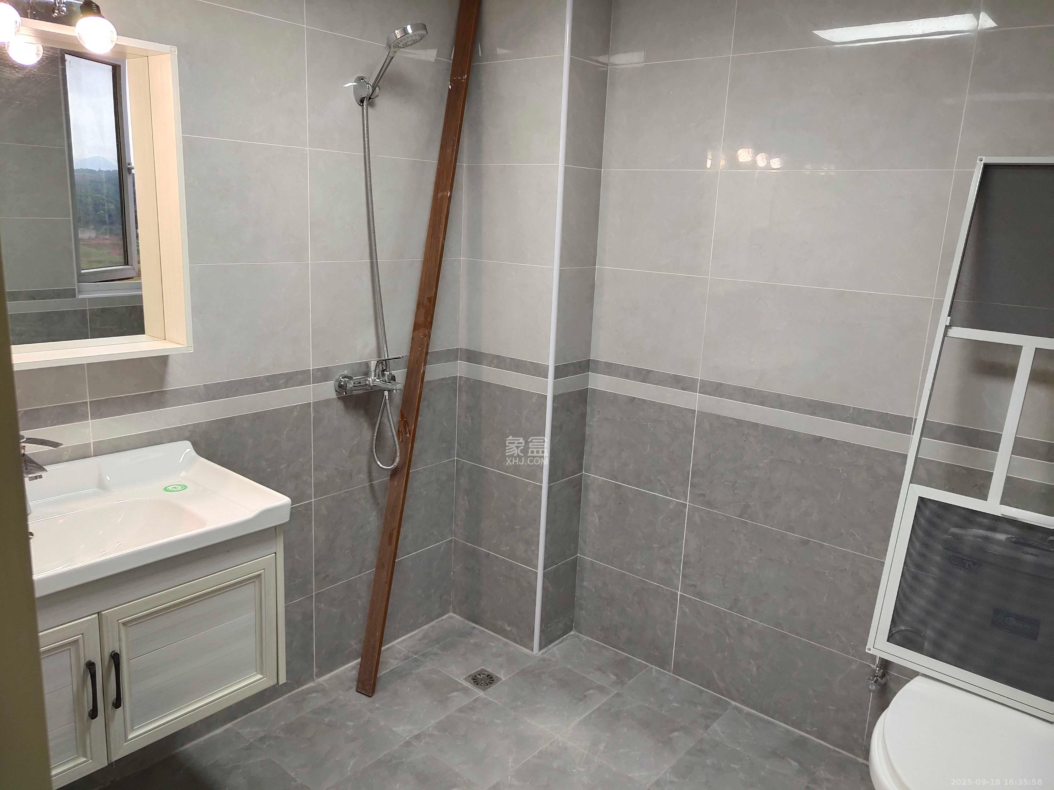 丽发新城 3室2厅2卫 2200.0元/月 丽发新城 3室2厅2卫 2200.0元/月室内图