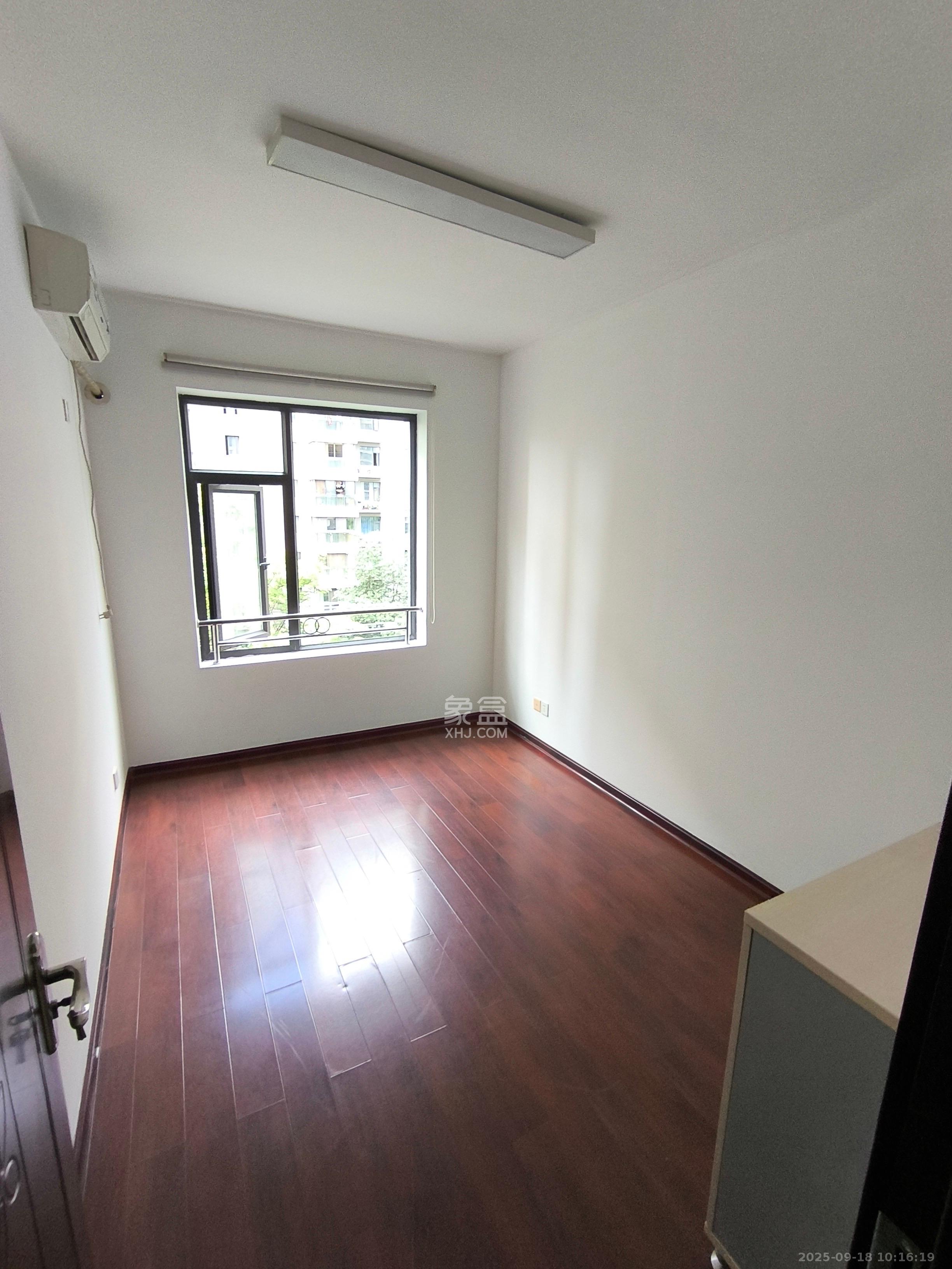 香樟雅郡 3室2厅1卫 2700.0元/月 香樟雅郡 3室2厅1卫 2700.0元/月室内图