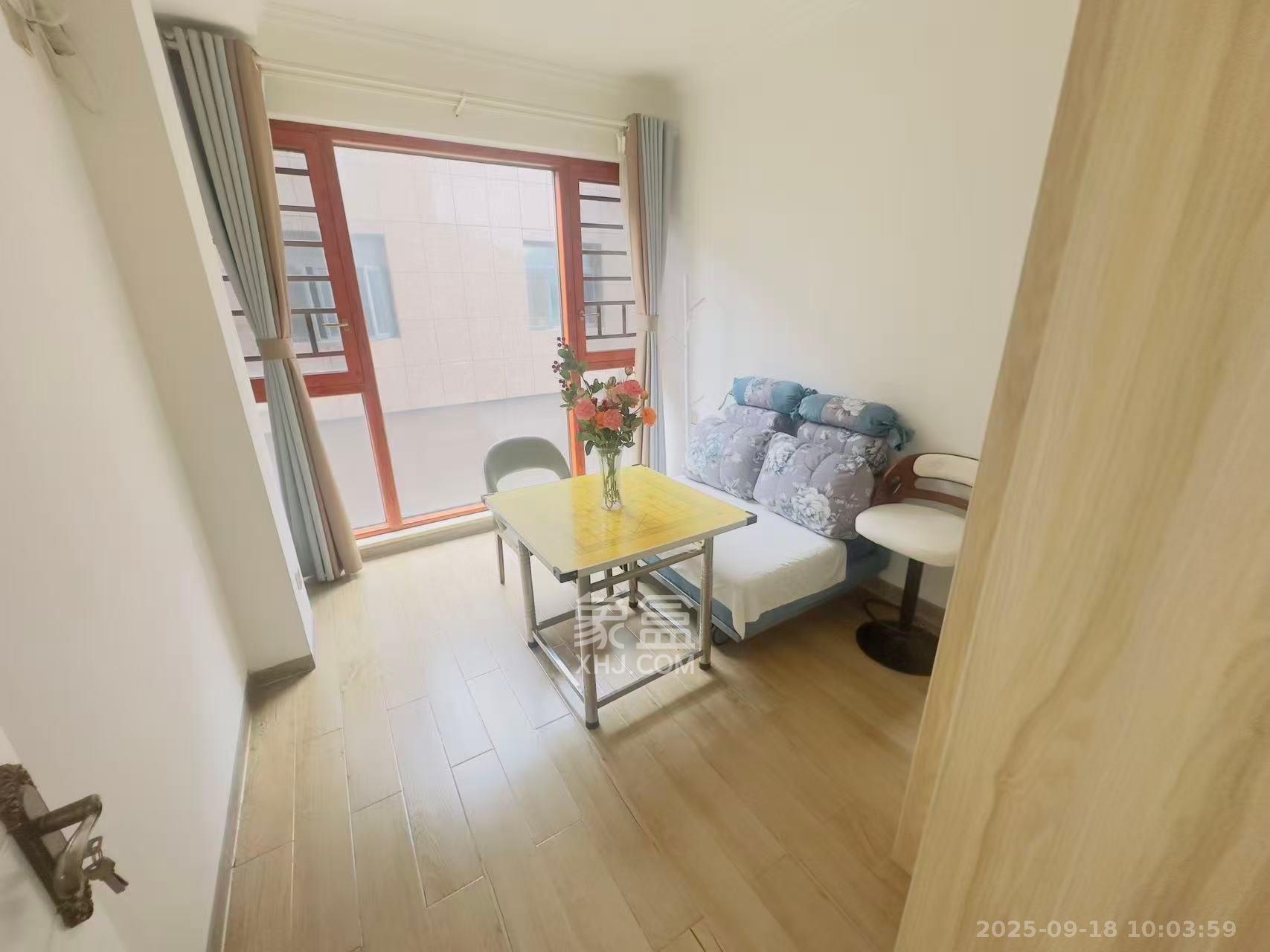 江南华府 1室2厅1卫 2800.0元/月 江南华府 1室2厅1卫 2800.0元/月室内图