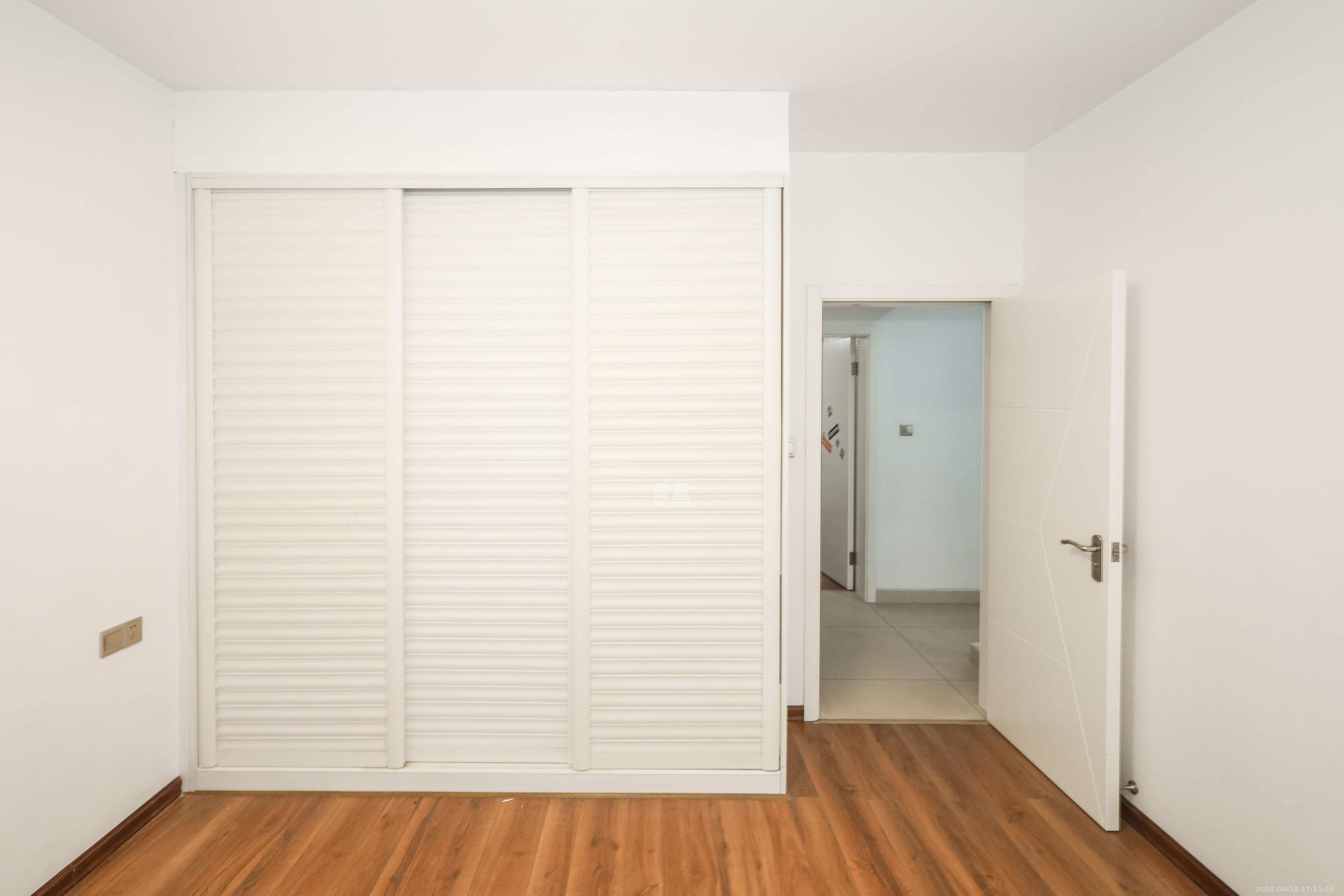 保利麓谷林语E区 3室2厅1卫 87.8万 保利麓谷林语E区 3室2厅1卫 87.8万卧室