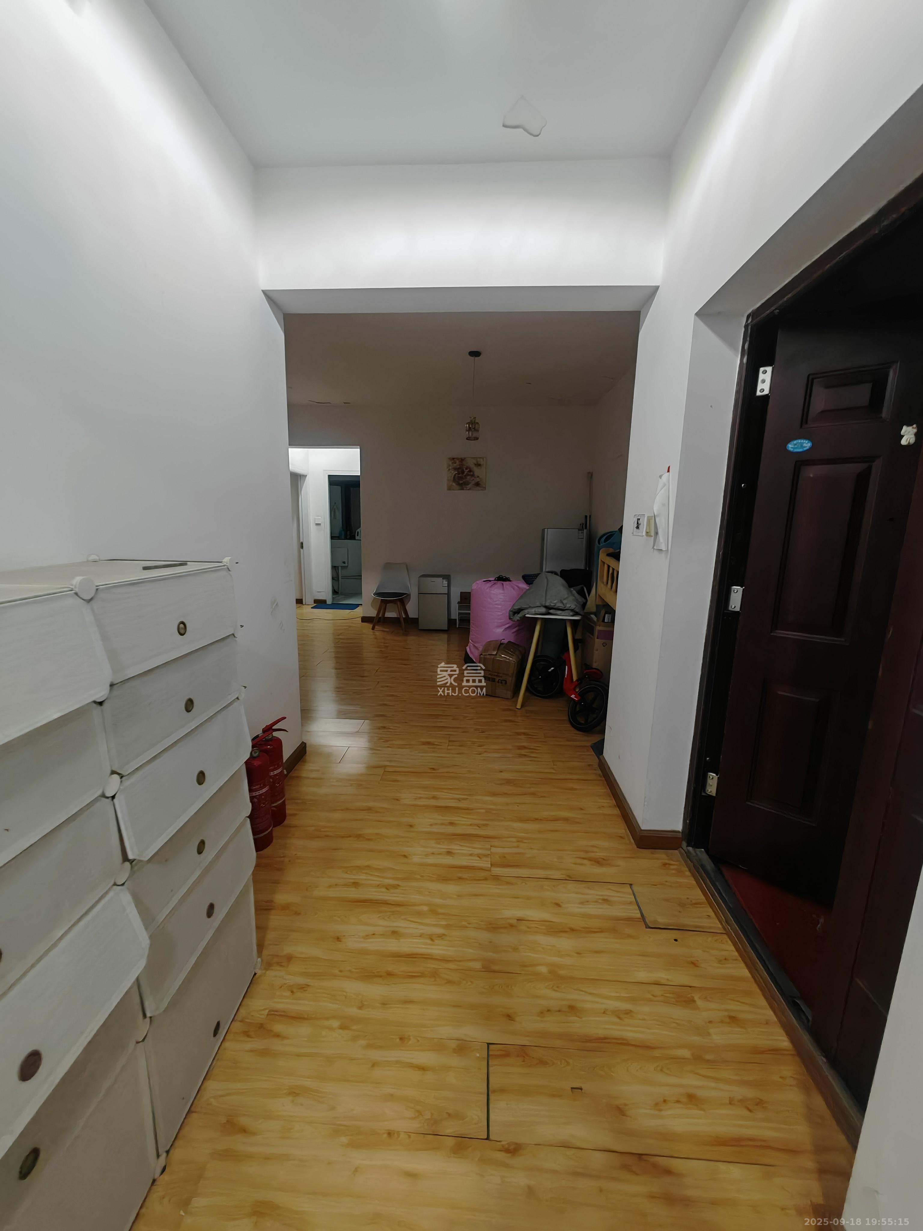 八方小区B区 1室1厅1卫 800.0元/月 八方小区B区 1室1厅1卫 800.0元/月室内图