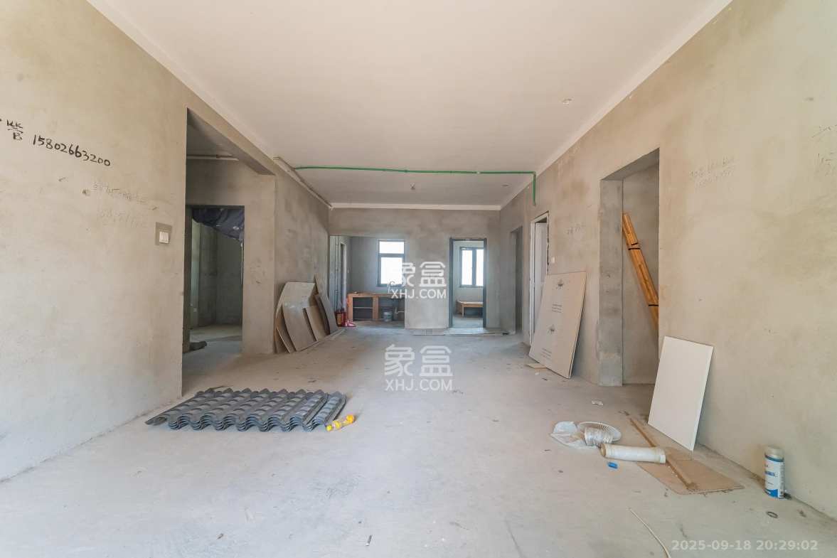 恒基凯旋门三期 4室2厅2卫 125.0万 恒基凯旋门三期 4室2厅2卫 125.0万客厅