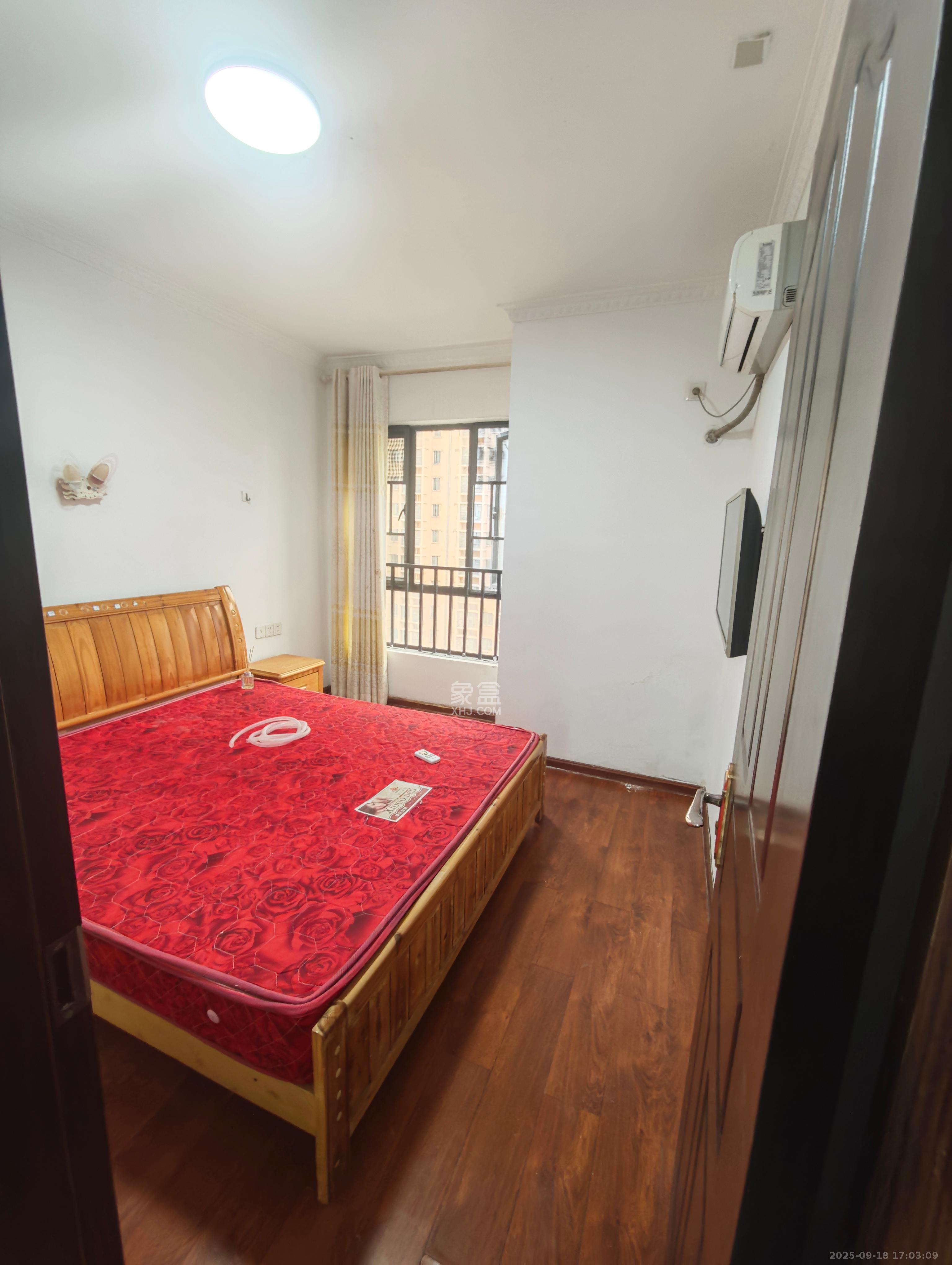 深业睿城 1室2厅1卫 1880.0元/月 深业睿城 1室2厅1卫 1880.0元/月室内图