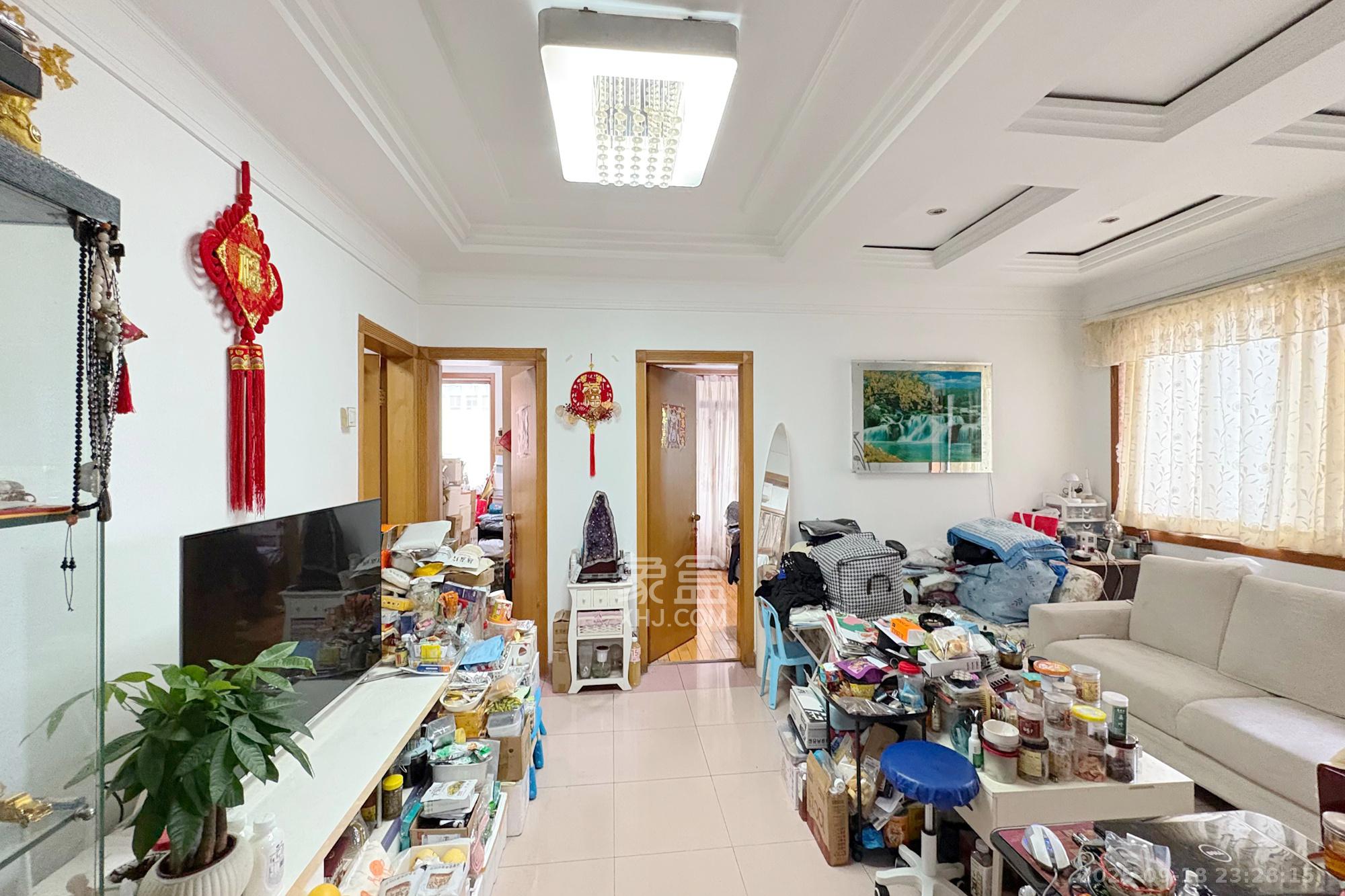 八一桥工商银行家属楼  3室2厅1卫    95.0万客厅