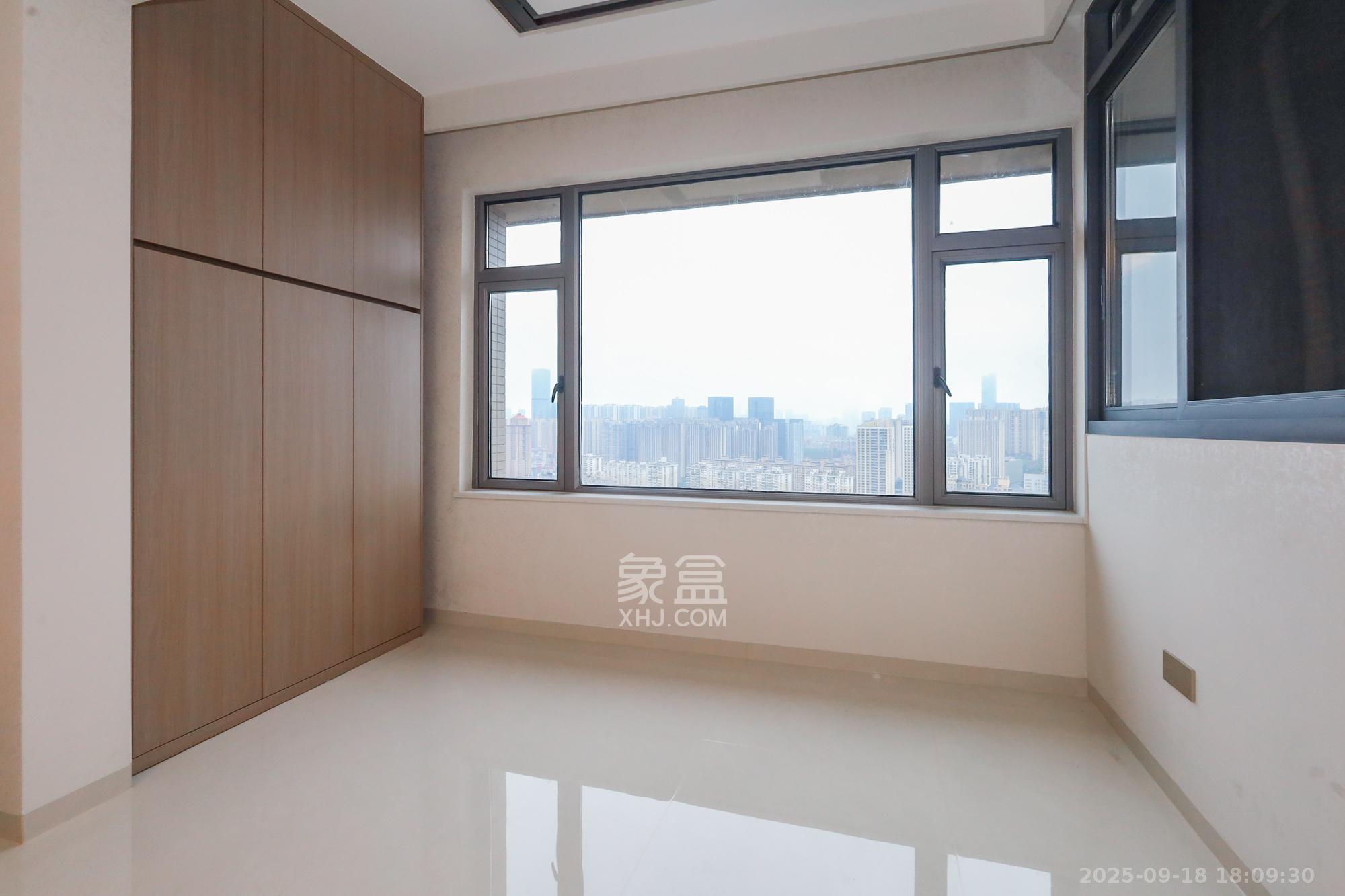 八方小区C区  3室2厅2卫   380.00万阳台
