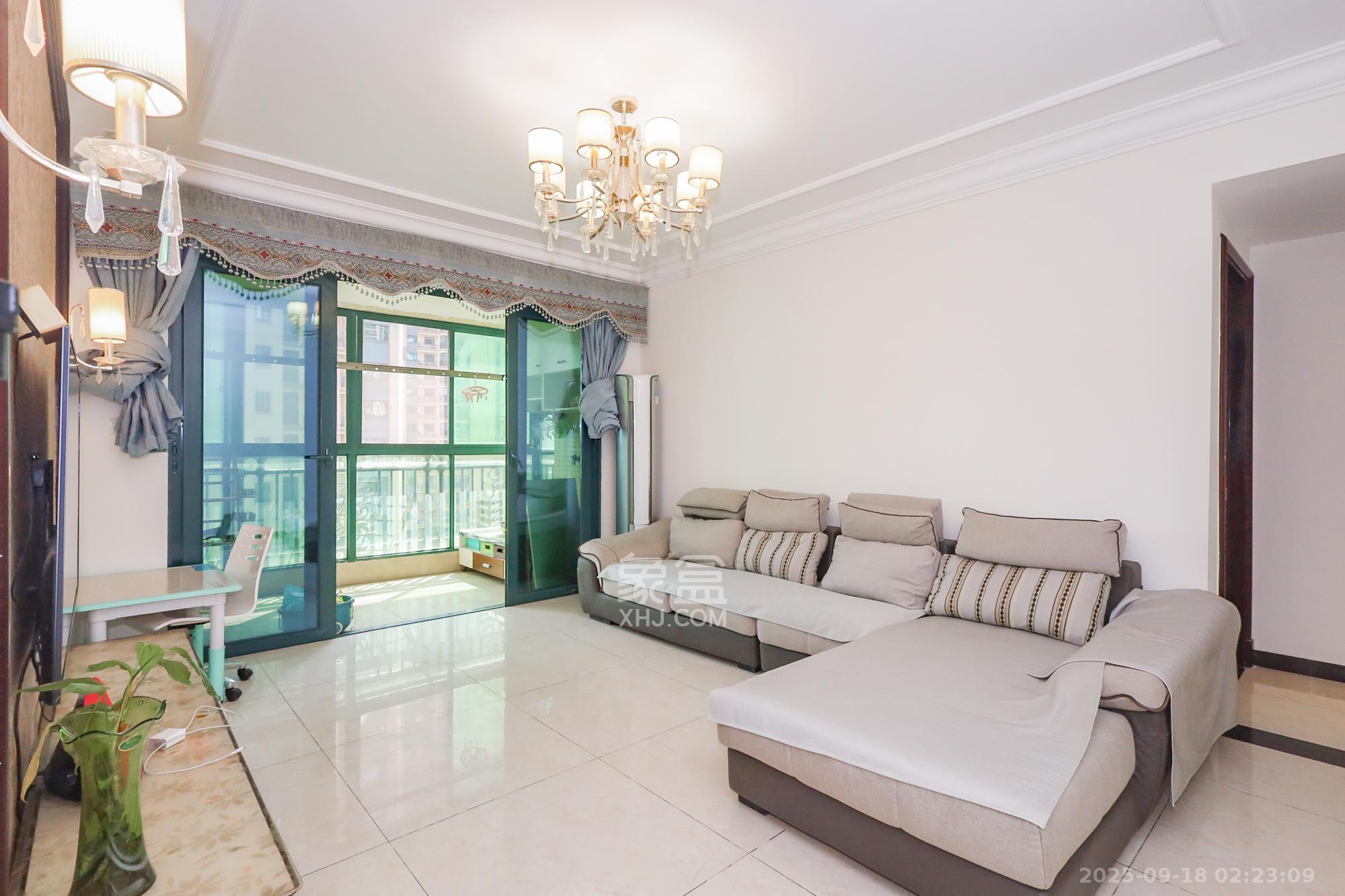 恒大御景湾 4室2厅2卫 208.0万 恒大御景湾 4室2厅2卫 208.0万客厅