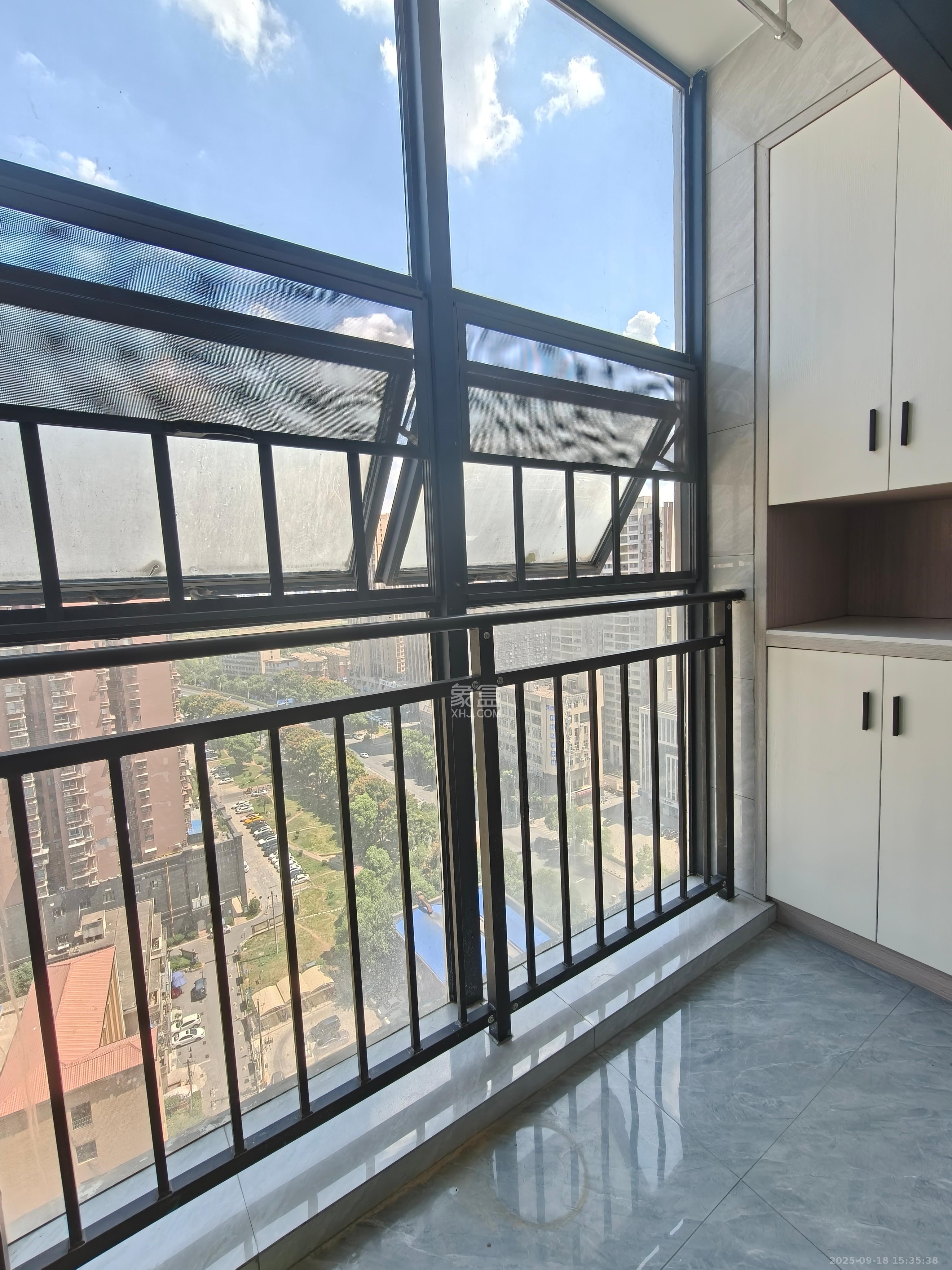 山水华景 1室1厅1卫 1800.0元/月 山水华景 1室1厅1卫 1800.0元/月室内图