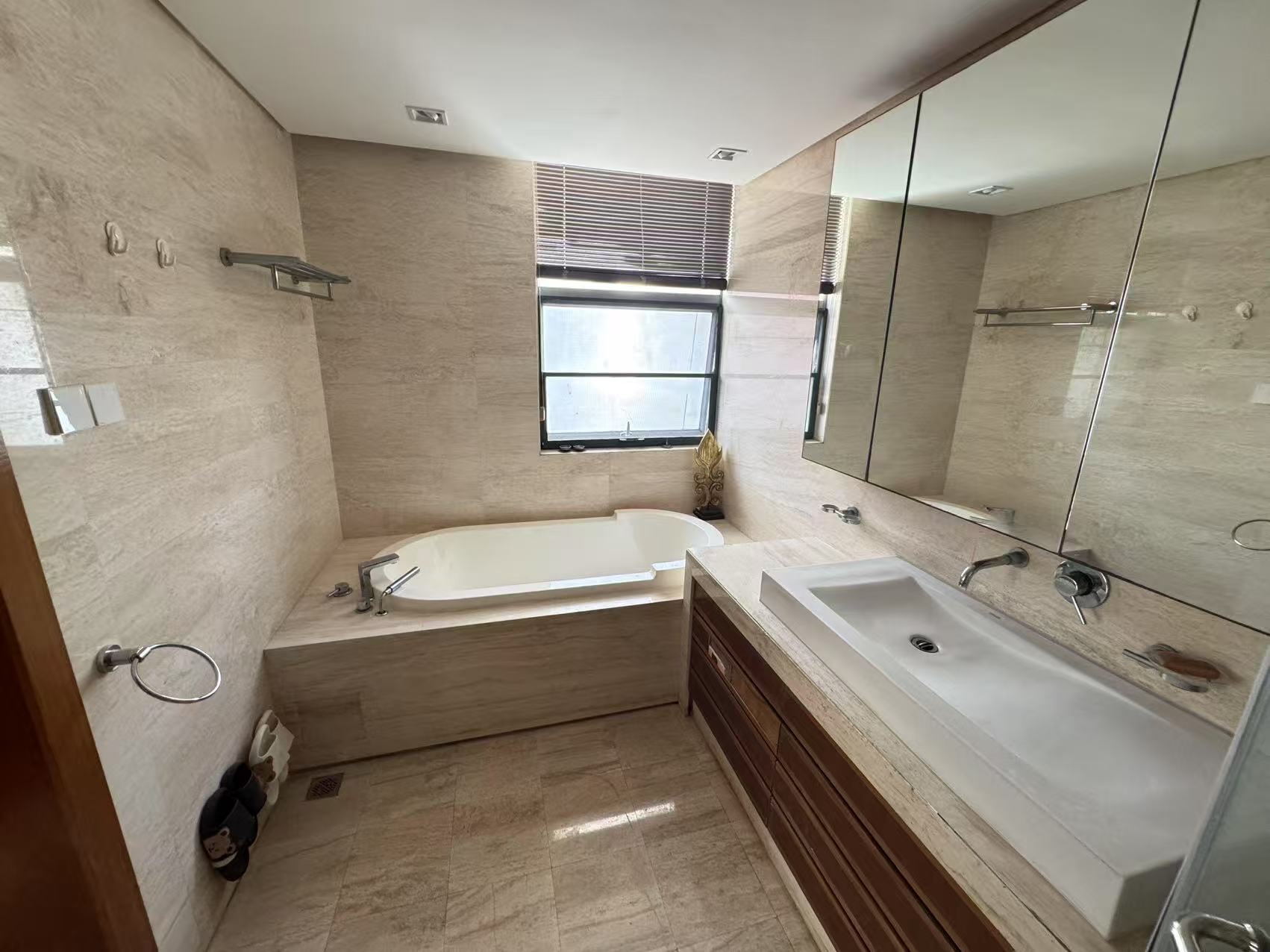 鲁能海蓝椰风 6室2厅1卫 18000.0元/月 鲁能海蓝椰风 6室2厅1卫 18000.0元/月室内图