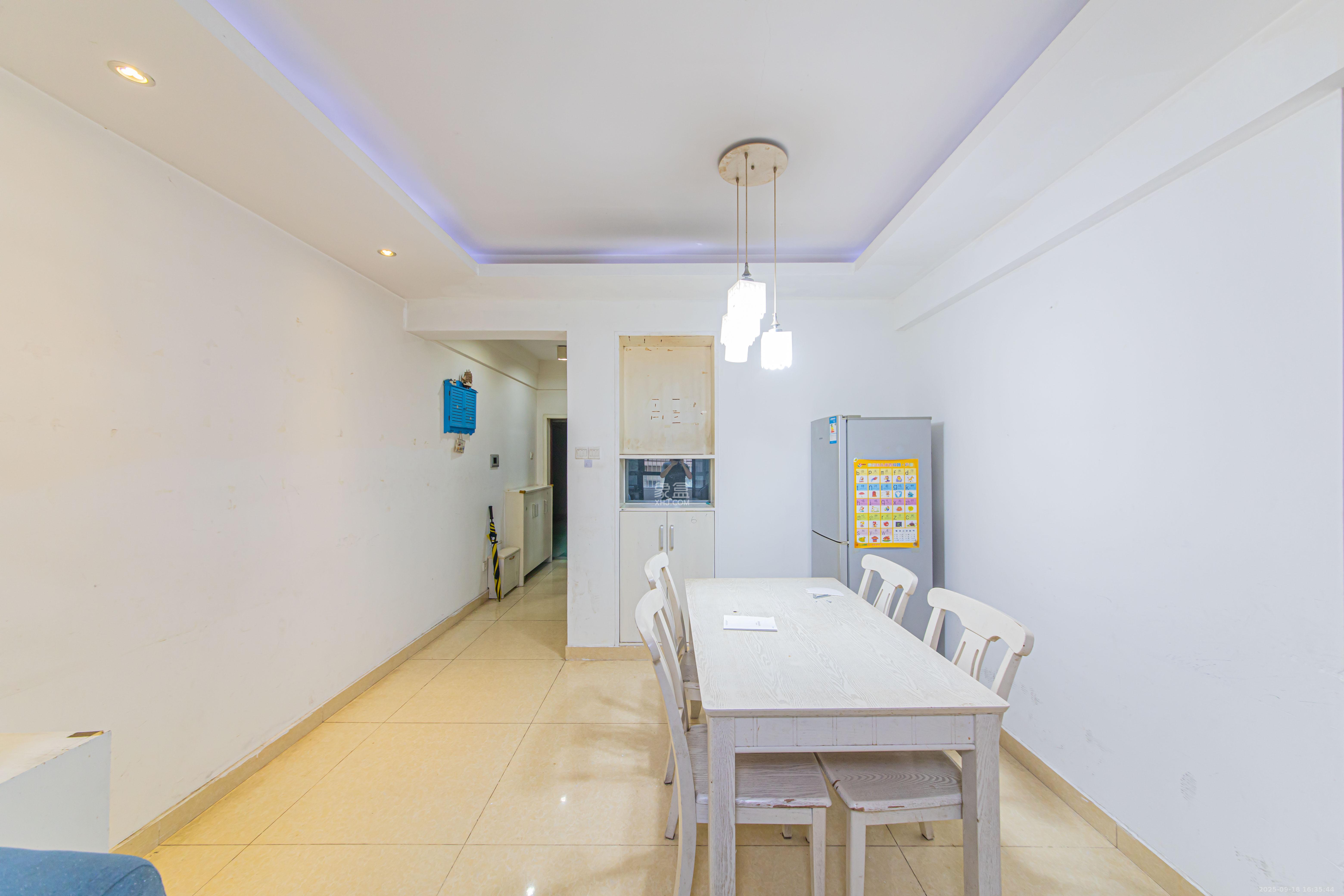 保利花园 2室1厅1卫 2200.0元/月 保利花园 2室1厅1卫 2200.0元/月室内图