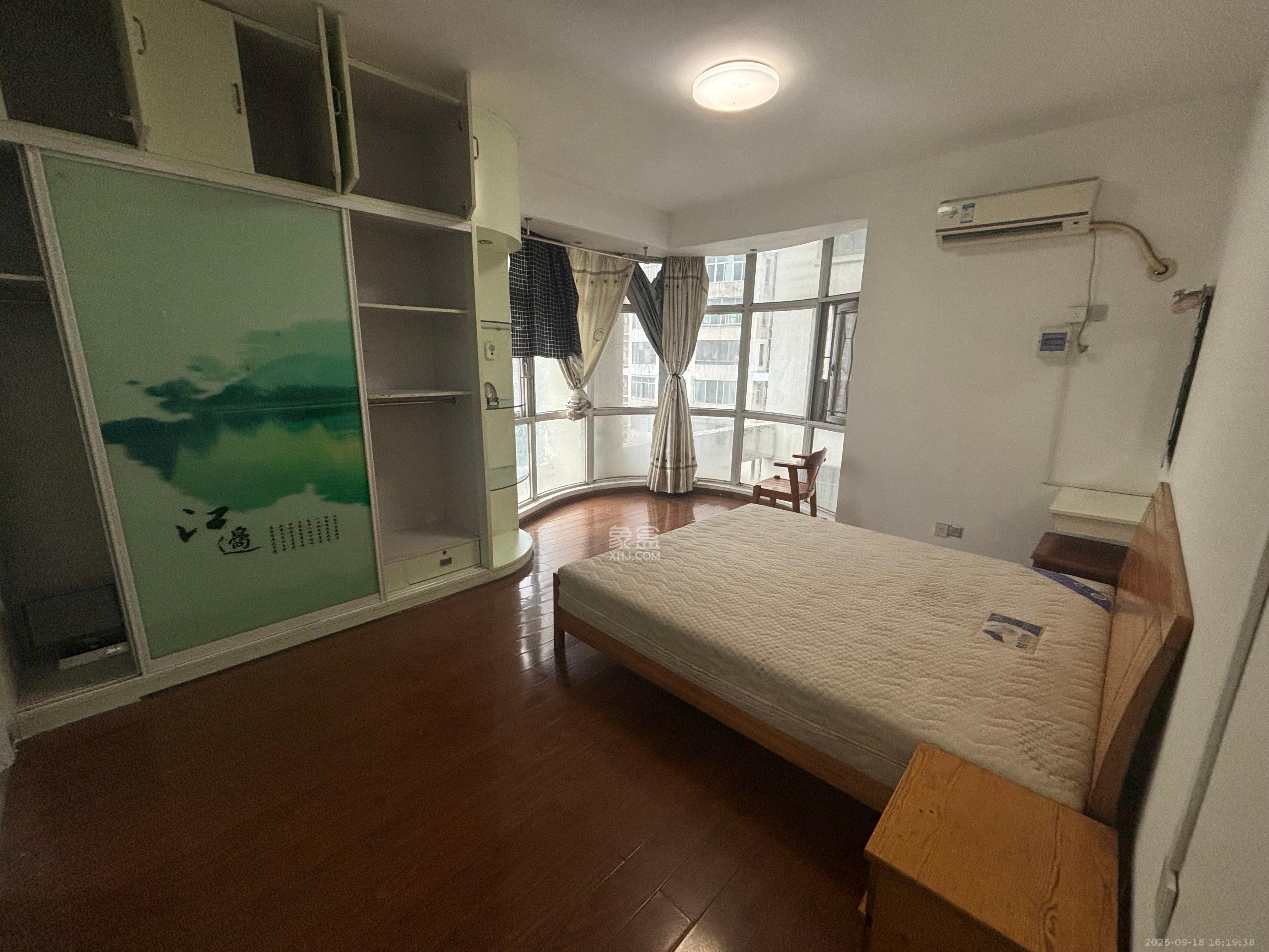 顺天黄金海岸  4室2厅2卫    3500.0元/月室内图