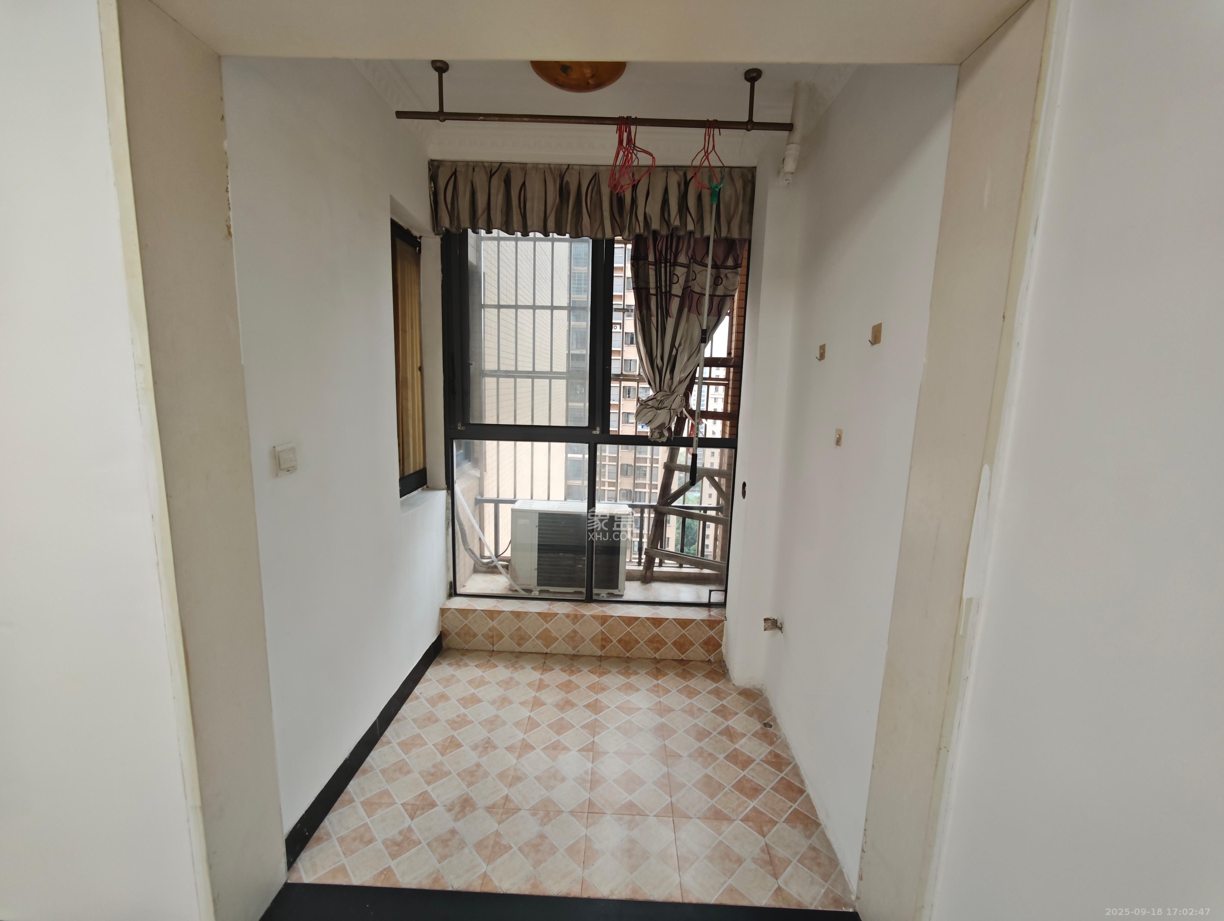 深业睿城 1室2厅1卫 1880.0元/月 深业睿城 1室2厅1卫 1880.0元/月室内图