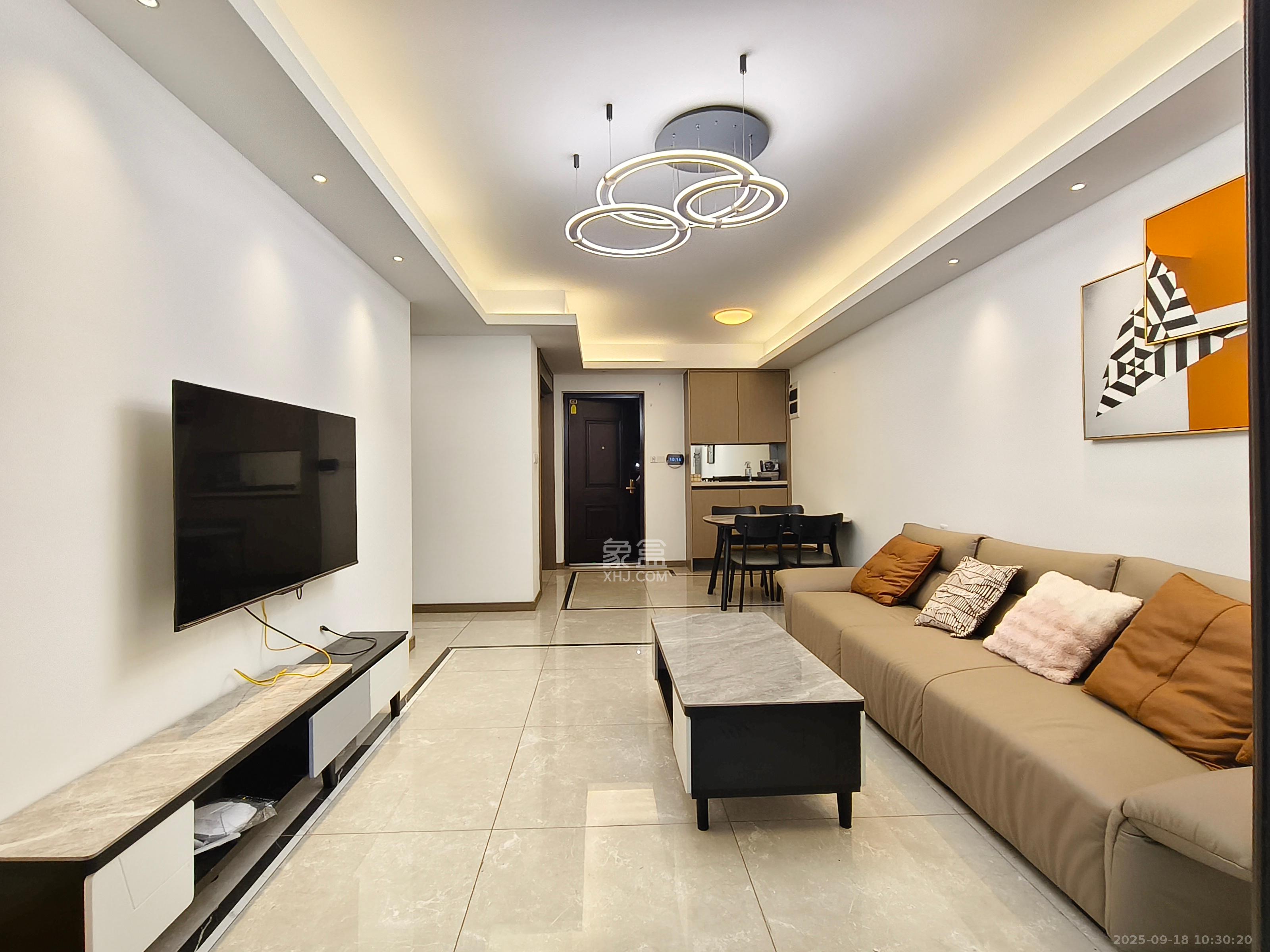 龙湖铂金中心(龙湖春江郦城)  3室2厅2卫    4500.0元/月 龙湖铂金中心(龙湖春江郦城)  3室2厅2卫    4500.0元/月室内图1