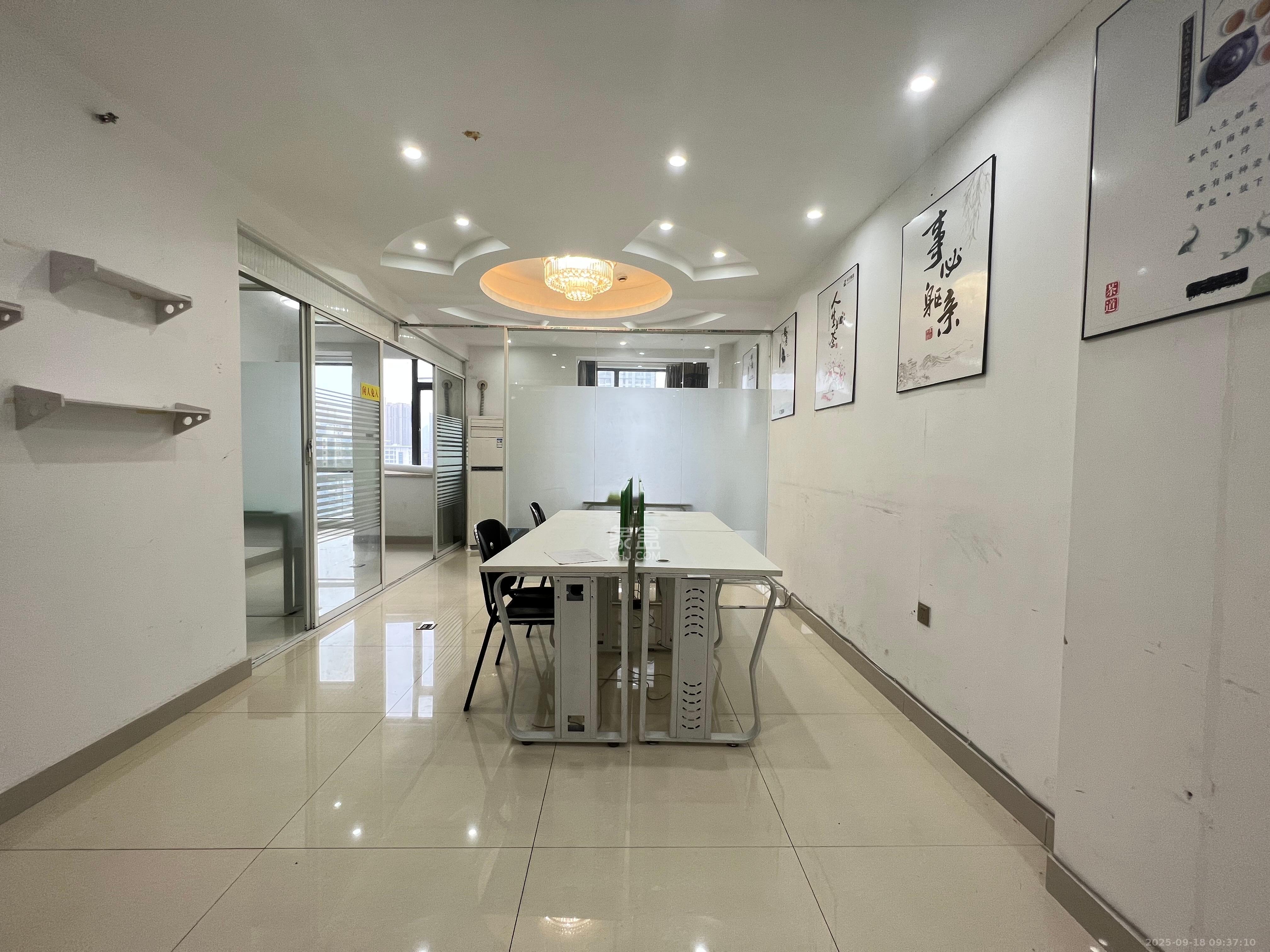 长房中庭国际(东郡华蓉广场) 2室1厅1卫 3200.0元/月 长房中庭国际(东郡华蓉广场) 2室1厅1卫 3200.0元/月室内图