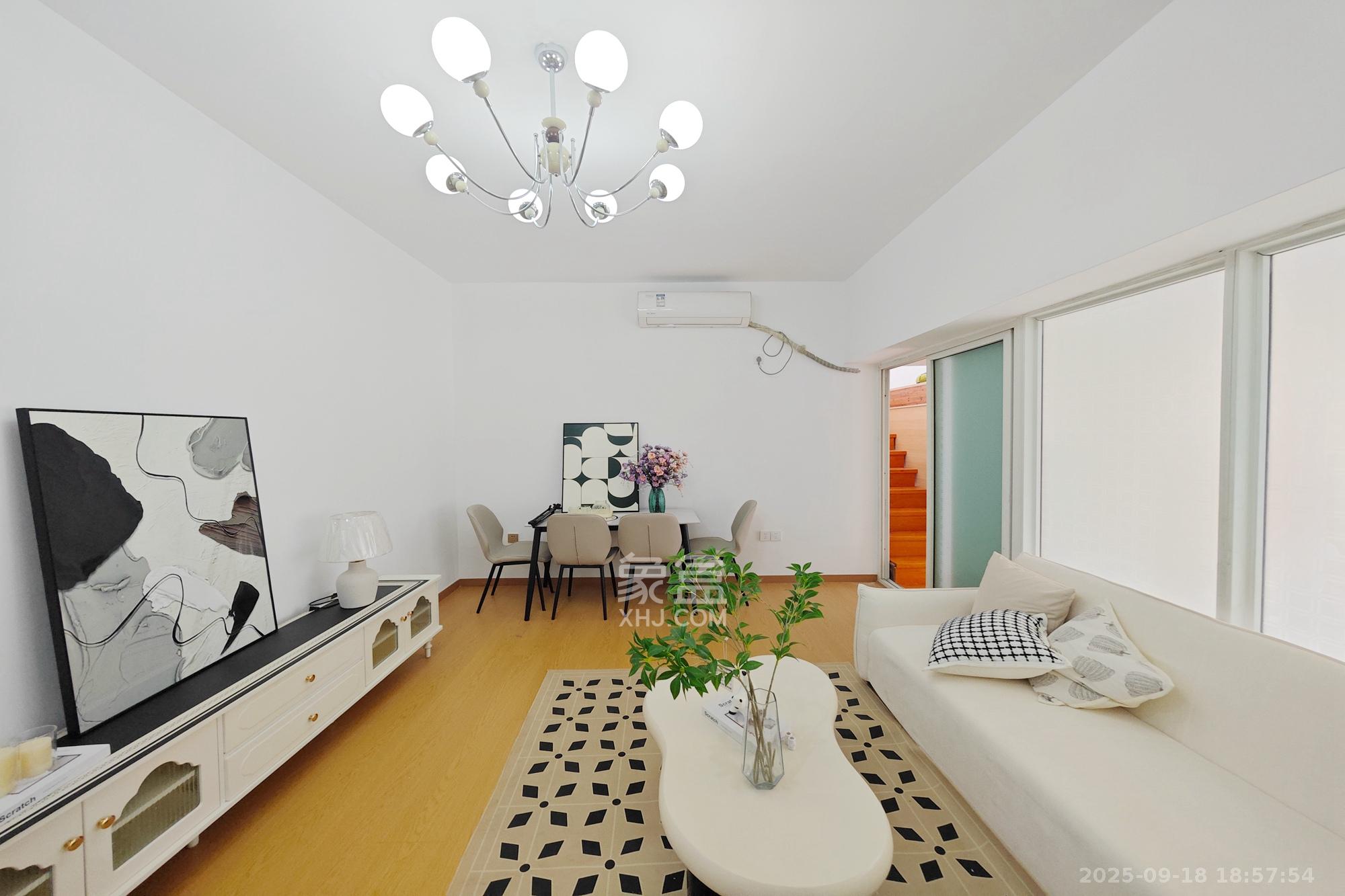 自由.com(自由大厦) 3室1厅1卫 52.0万 自由.com(自由大厦) 3室1厅1卫 52.0万客厅