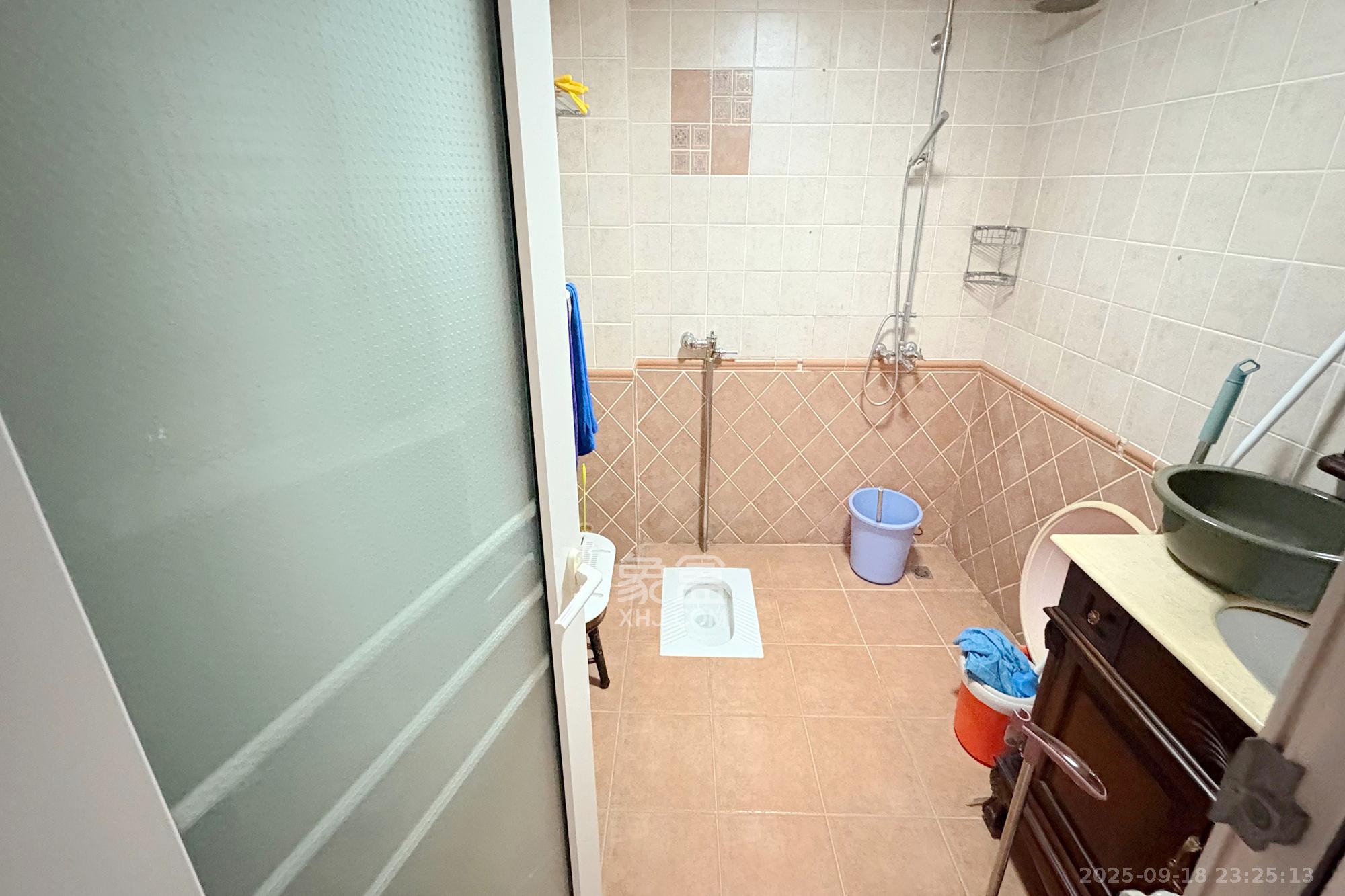 梦泽园  6室3厅4卫    1605.0万卫生间