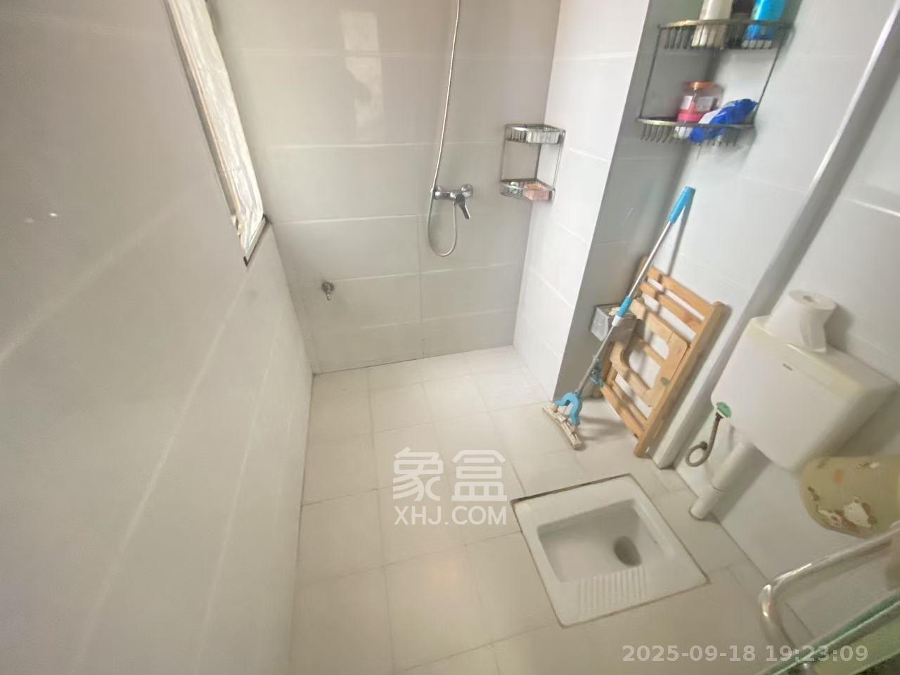 钱隆樽品(一、二、三期)  2室1厅1卫   2200.00元/月室内图