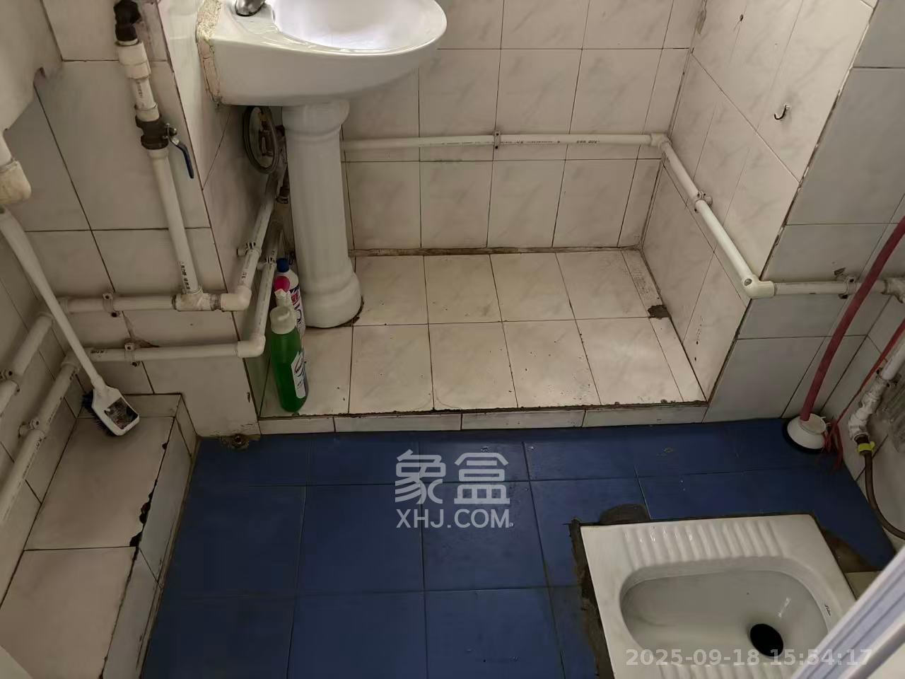 燕山街社区 2室1厅1卫 1800.0元/月 燕山街社区 2室1厅1卫 1800.0元/月室内图