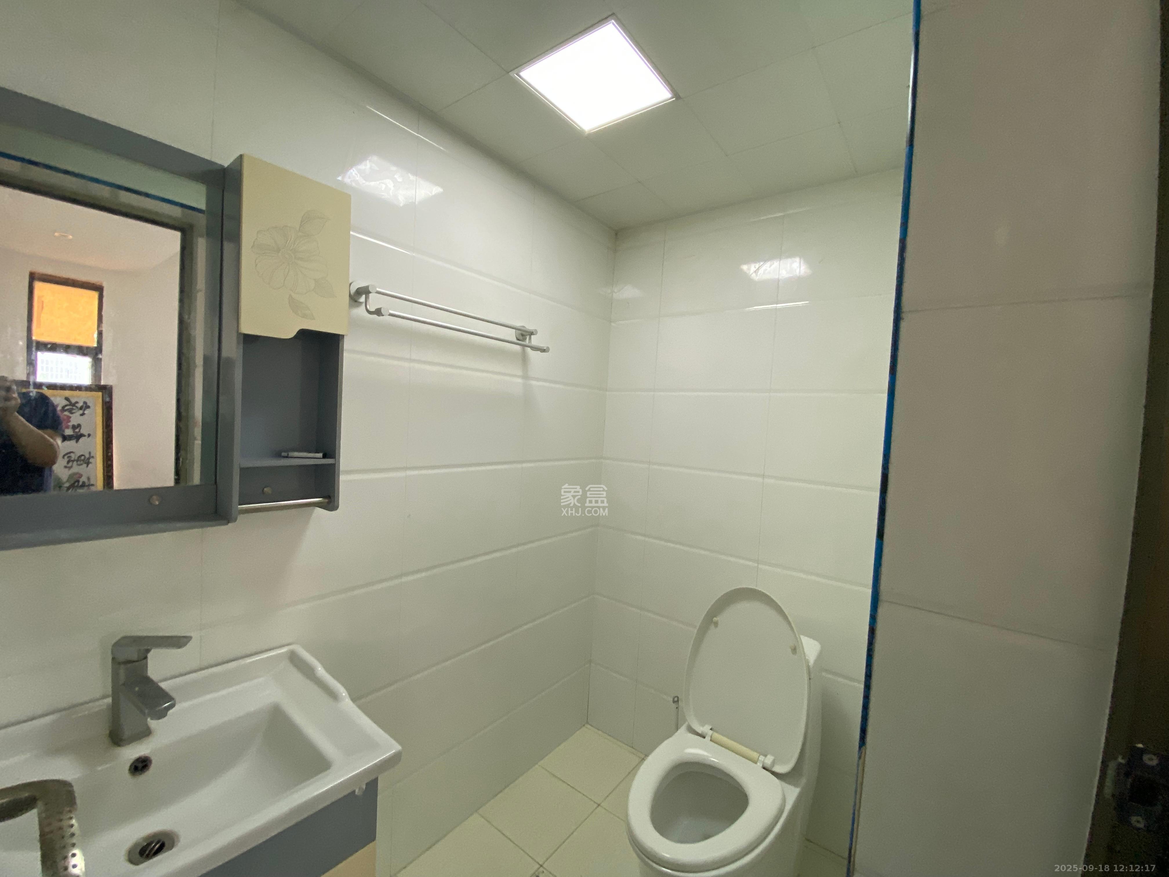 新雅黄金苑  3室2厅2卫    1400.0元/月室内图