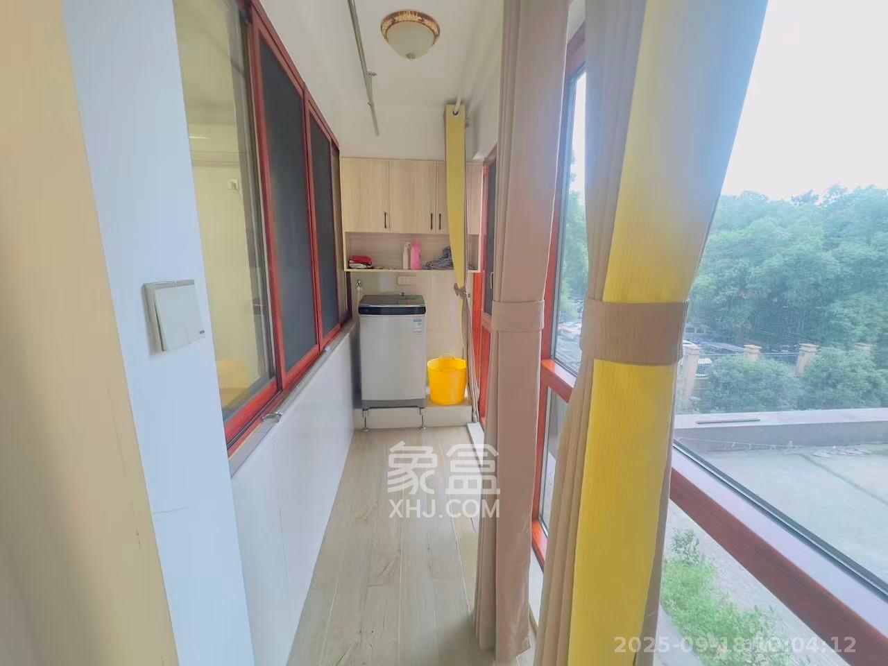 江南华府 1室2厅1卫 2800.0元/月 江南华府 1室2厅1卫 2800.0元/月室内图