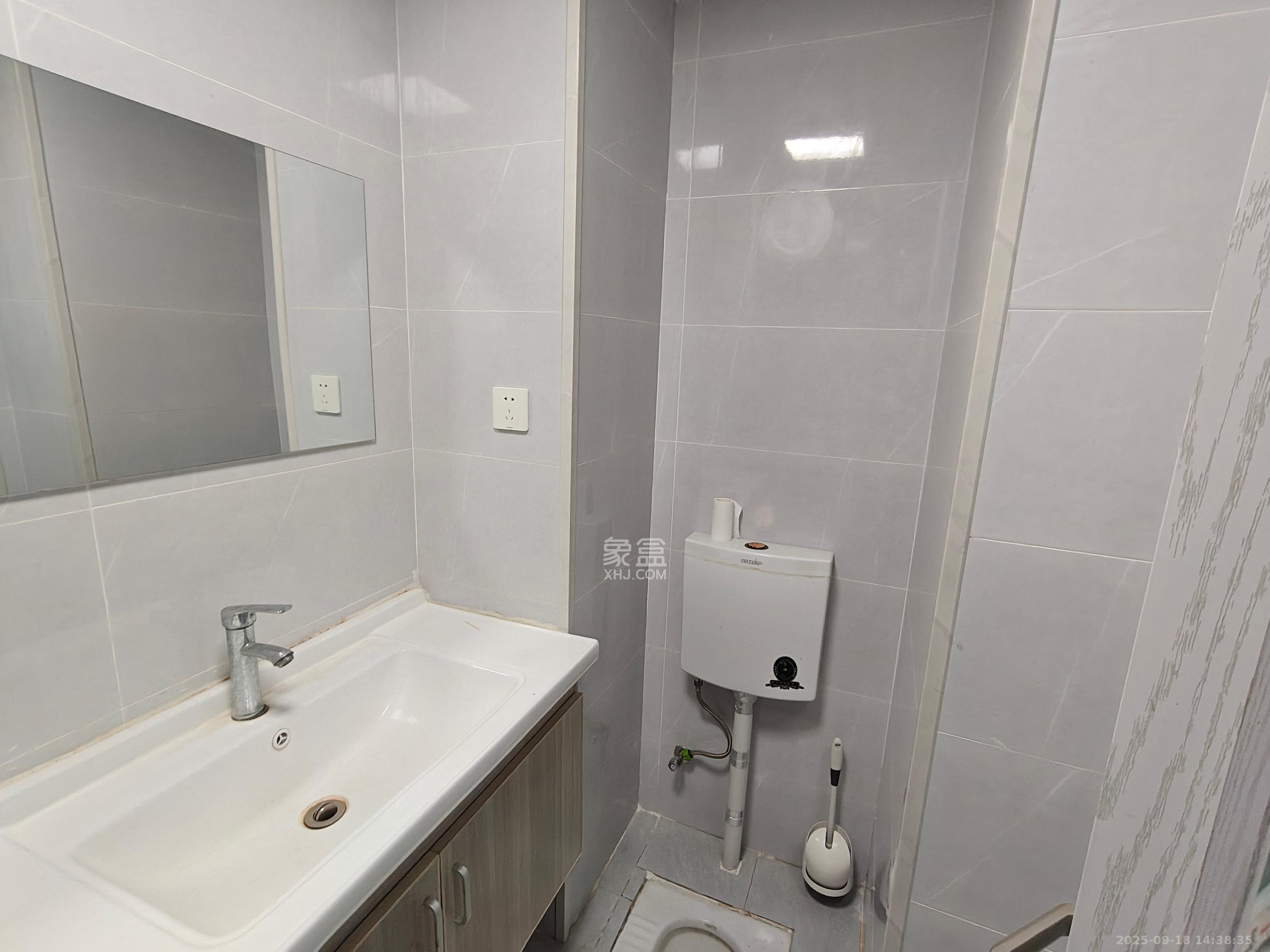 中海新城熙岸（中信新城五期）  1室1厅1卫    1300.0元/月室内图