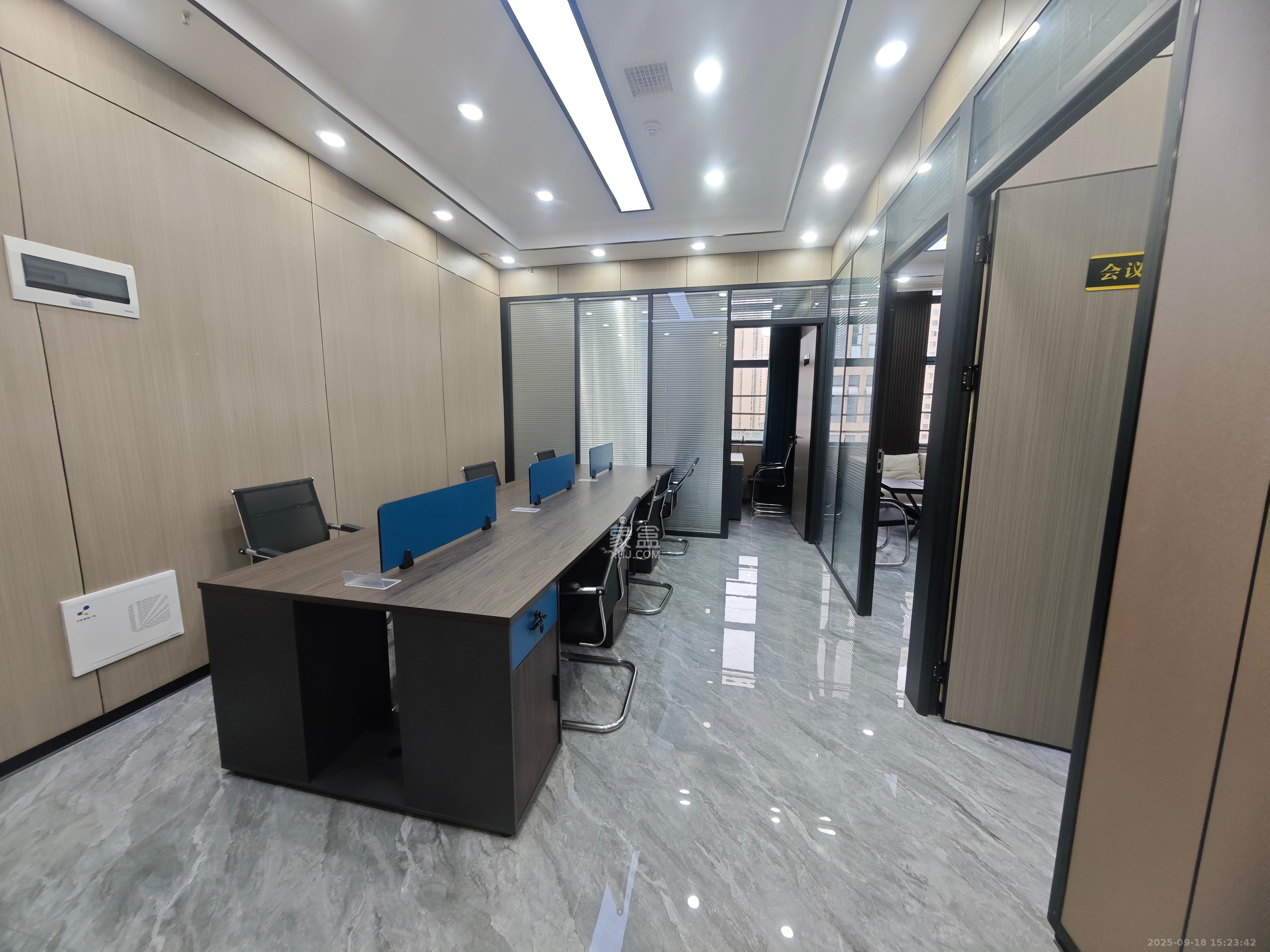 华润置地广场二期 3室1厅0卫 4800.0元/月 华润置地广场二期 3室1厅0卫 4800.0元/月室内图