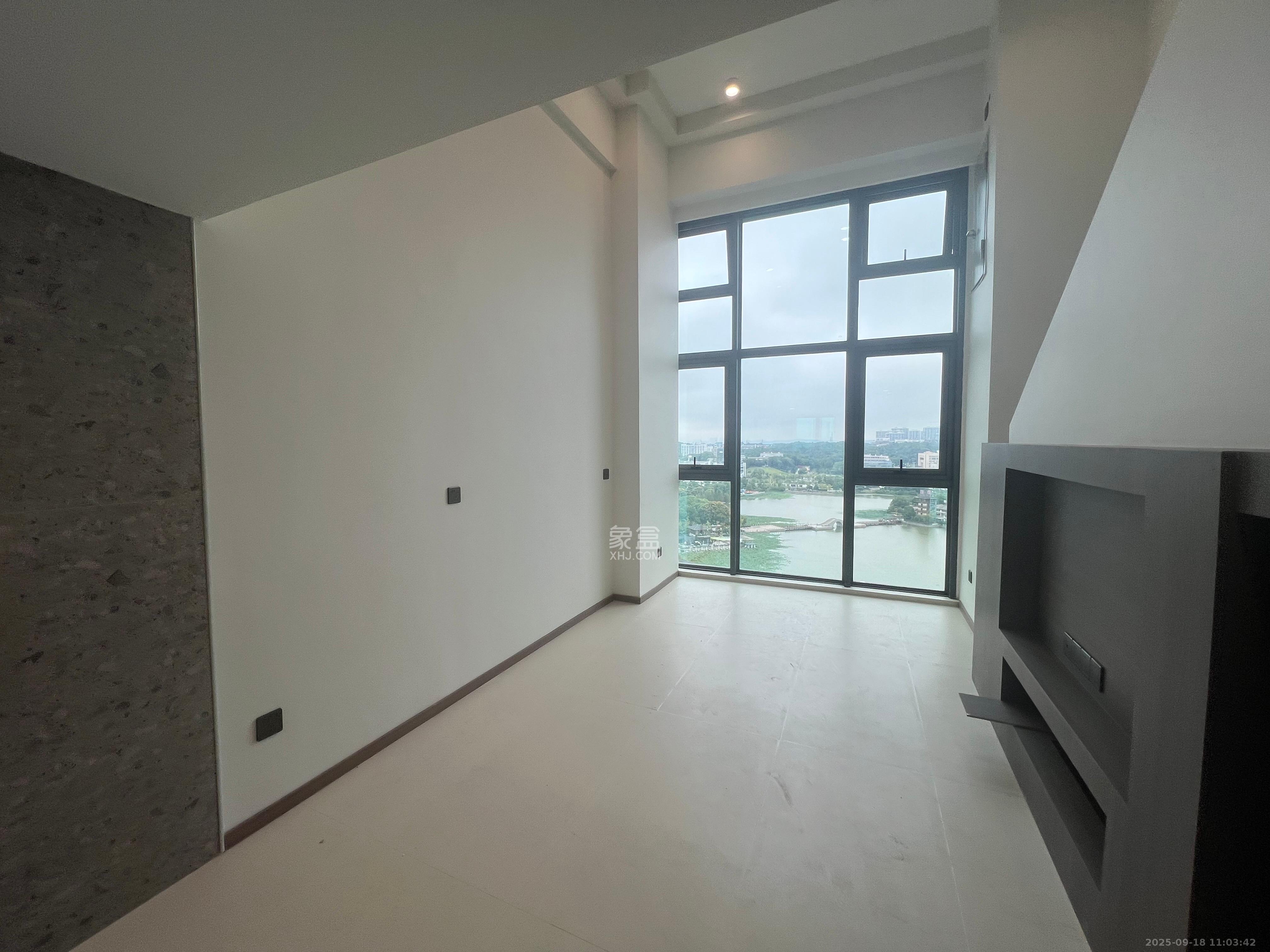 绿地V岛 1室1厅1卫 2300.0元/月 绿地V岛 1室1厅1卫 2300.0元/月室内图