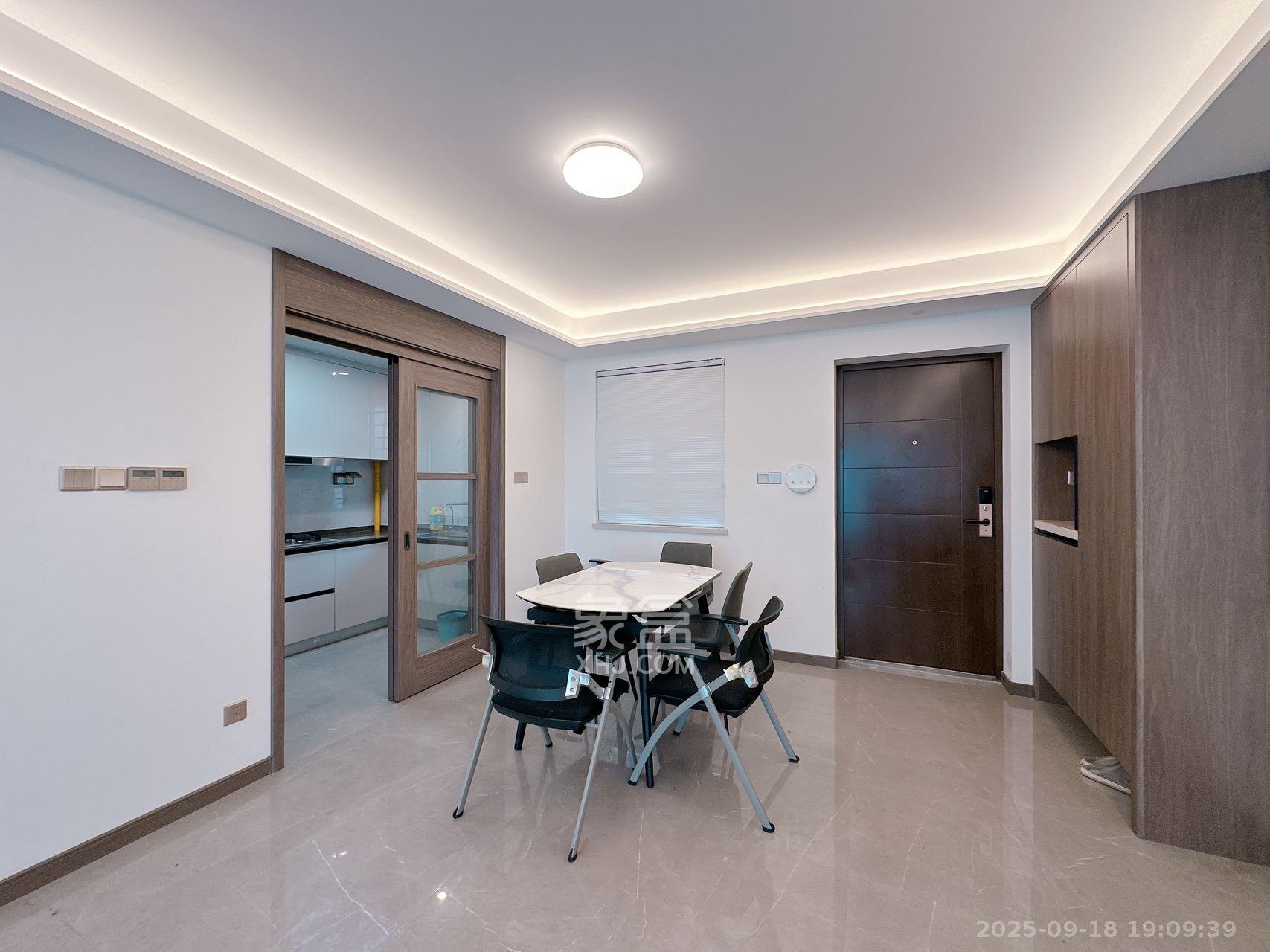 龙湖春江天玺  4室2厅2卫    5000.0元/月室内图