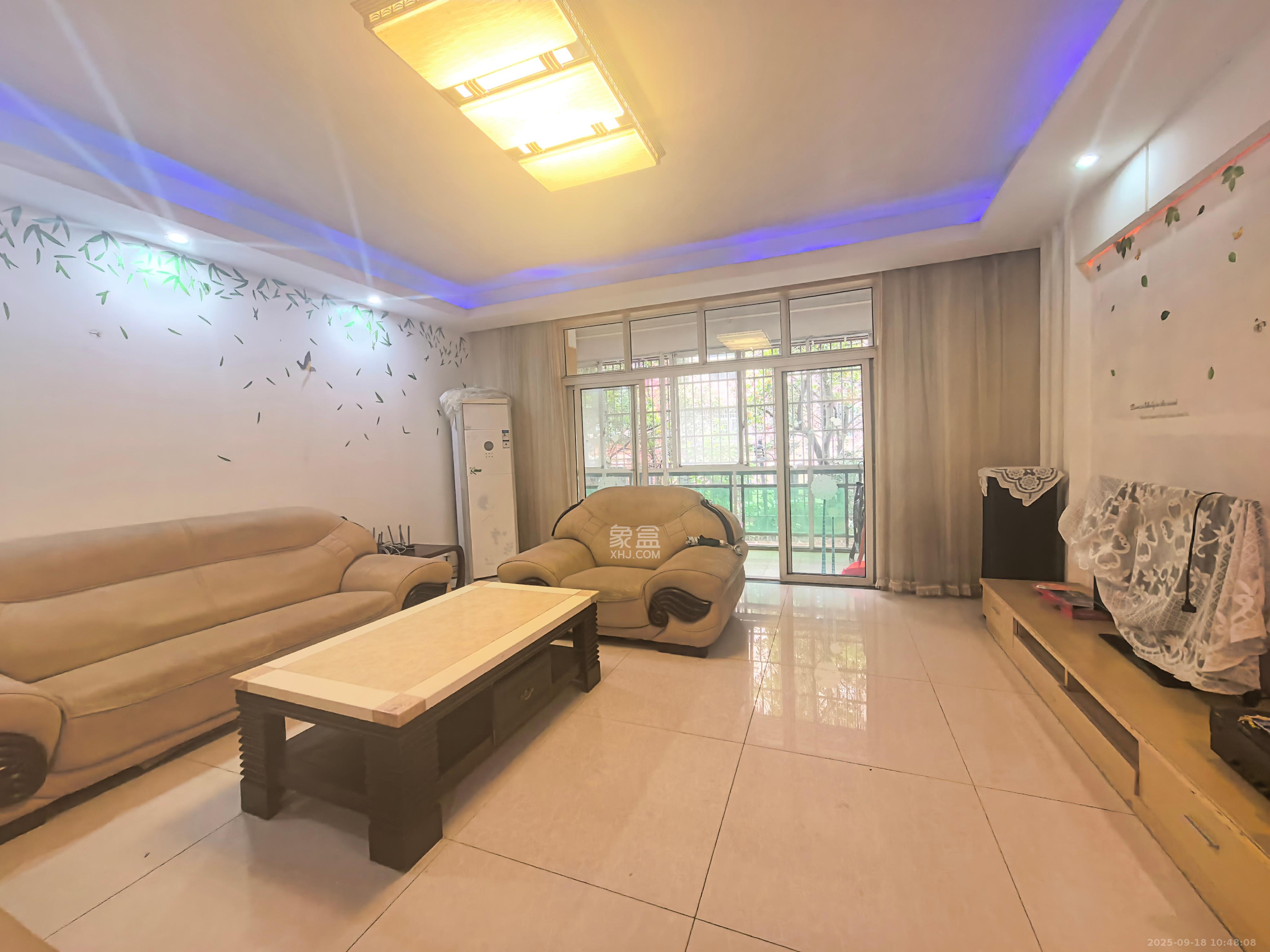 景荣华苑 3室2厅2卫 2400.0元/月 景荣华苑 3室2厅2卫 2400.0元/月室内图