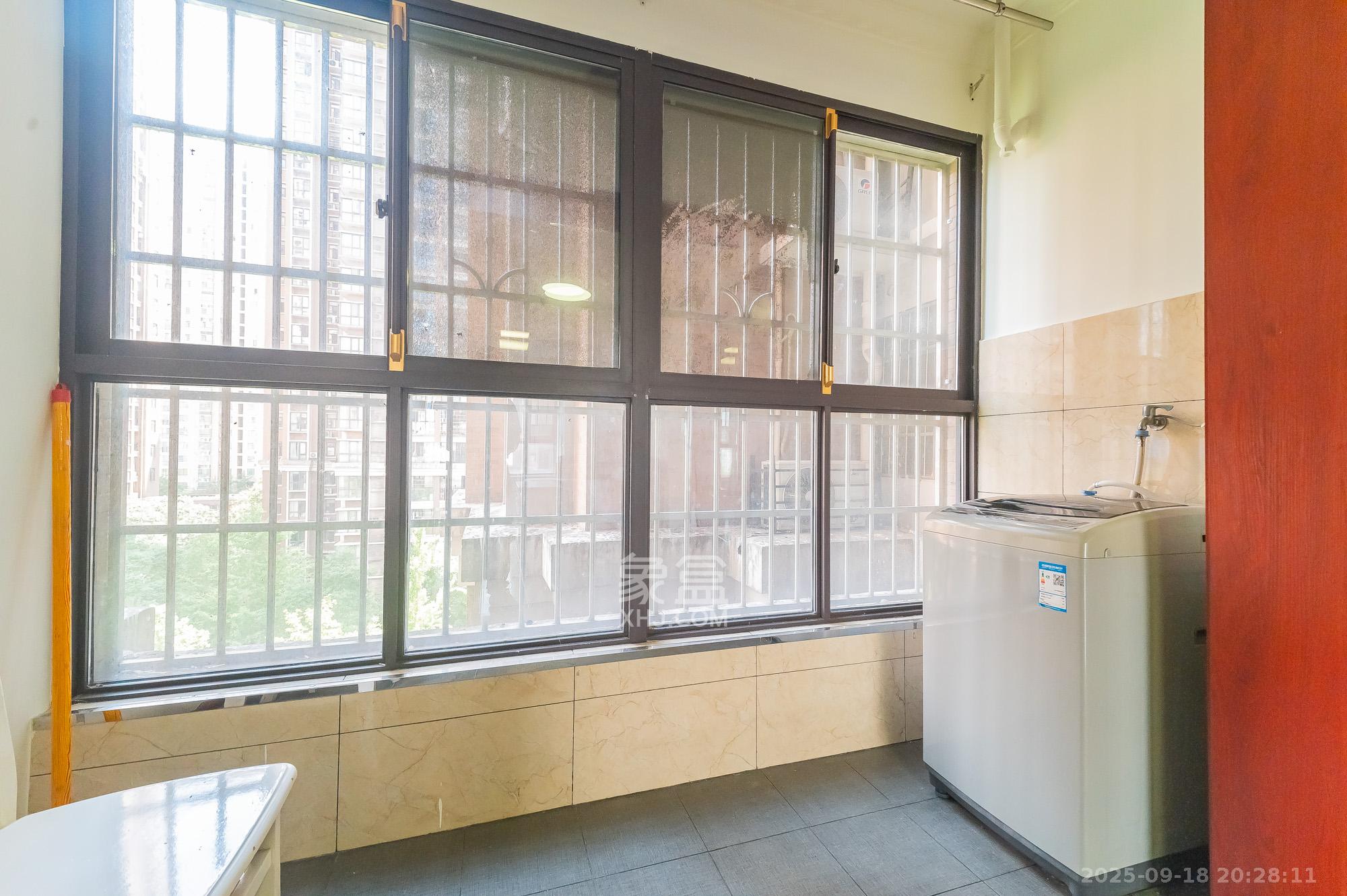 水岸世景  3室2厅2卫    85.0万 水岸世景  3室2厅2卫    85.0万阳台