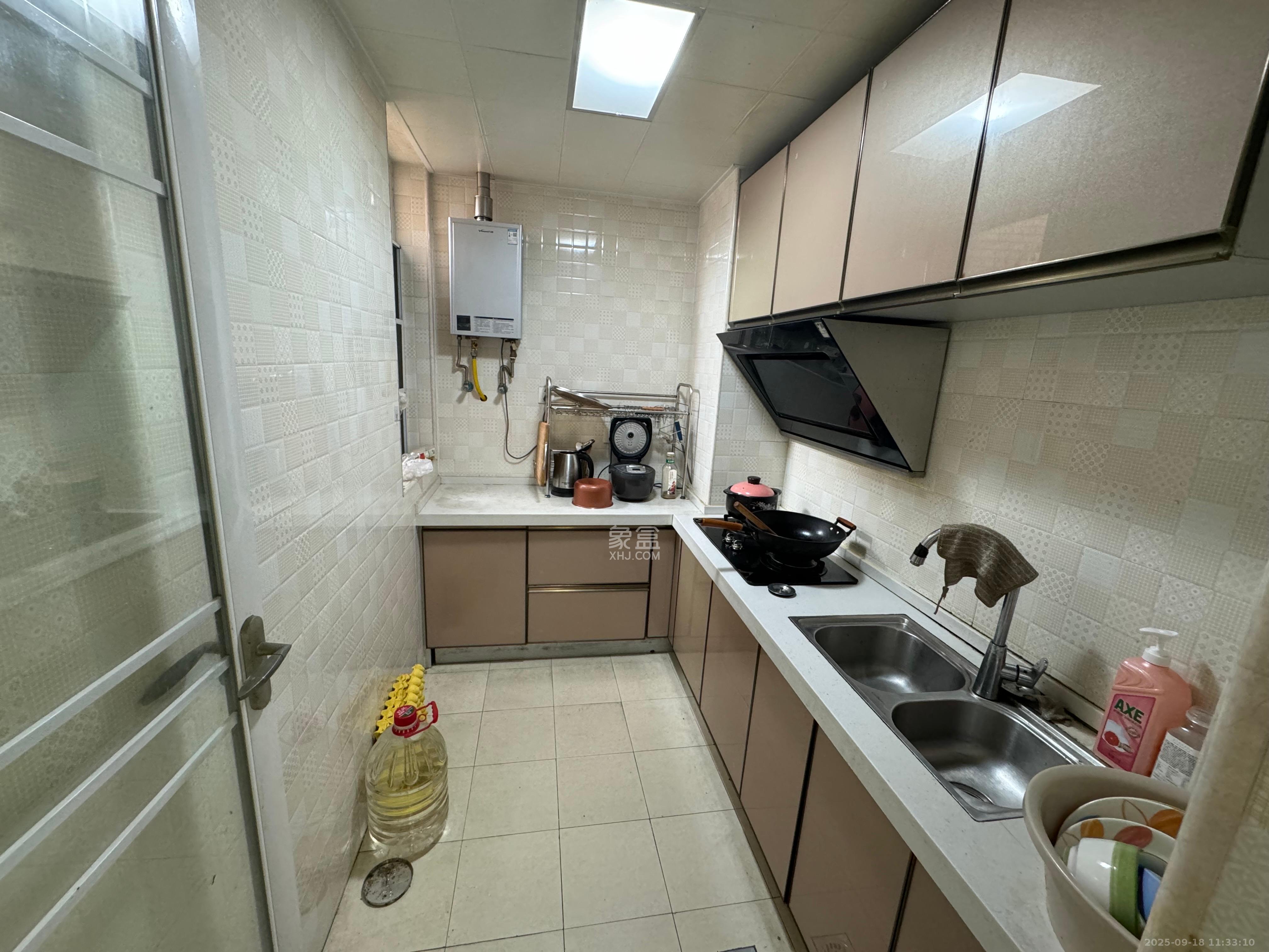 丽发新城 2室2厅1卫 1600.0元/月 丽发新城 2室2厅1卫 1600.0元/月室内图