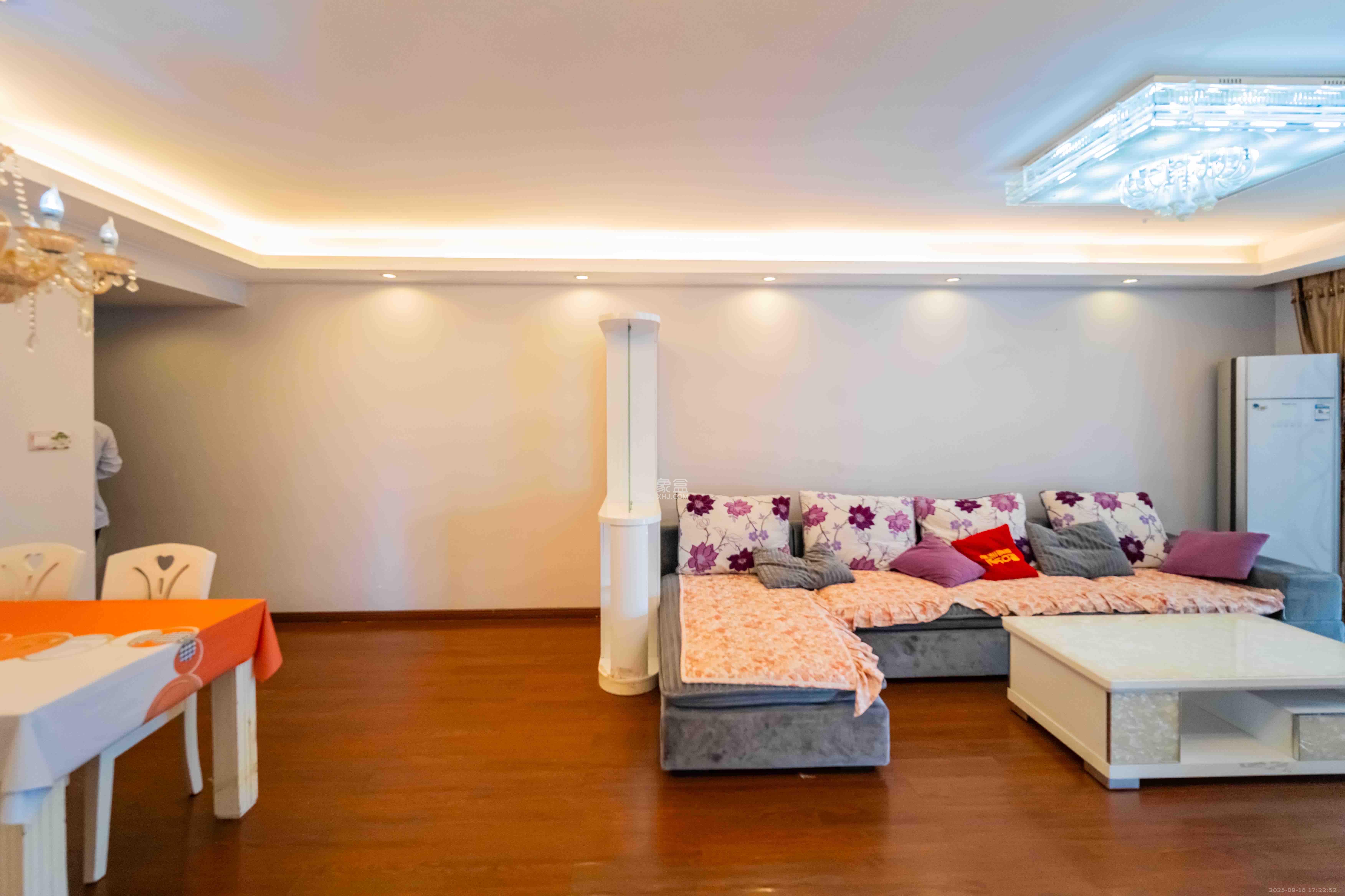 万科金域华府三四期  3室2厅1卫    2000.0元/月室内图