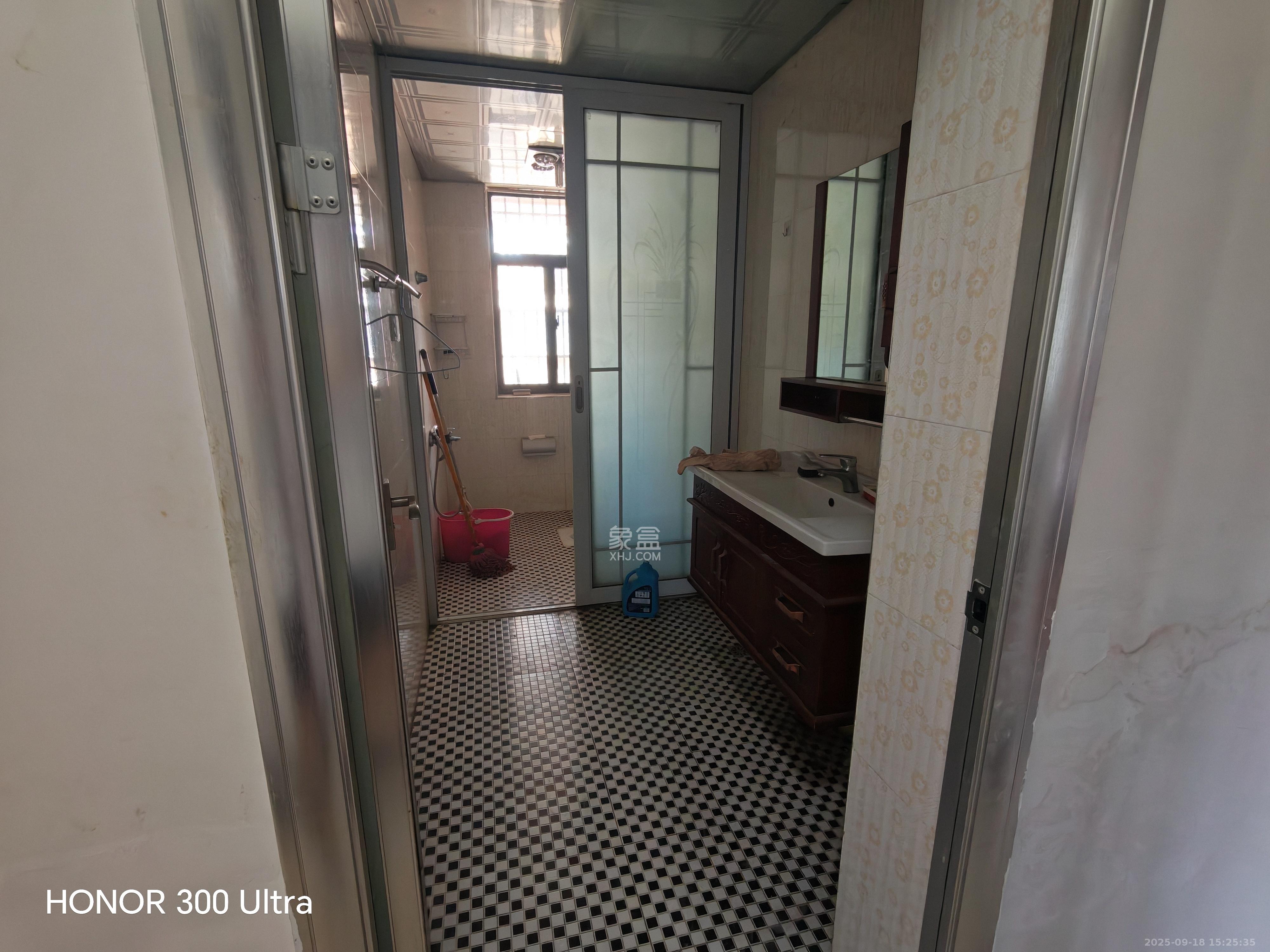 合丰安置小区  3室2厅3卫    1800.0元/月室内图