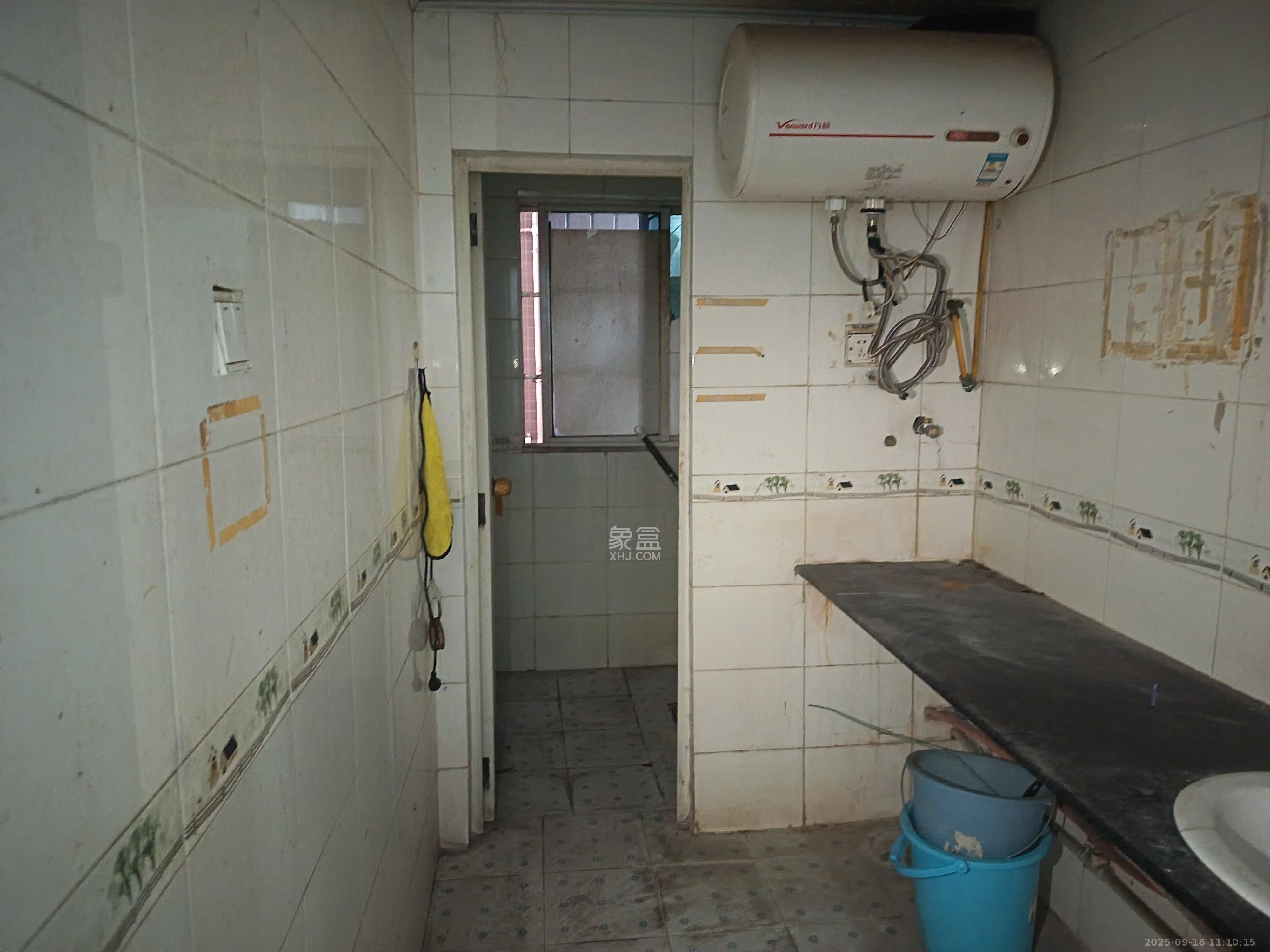 华海3C(天心电子世界)  3室1厅1卫    2000.0元/月室内图