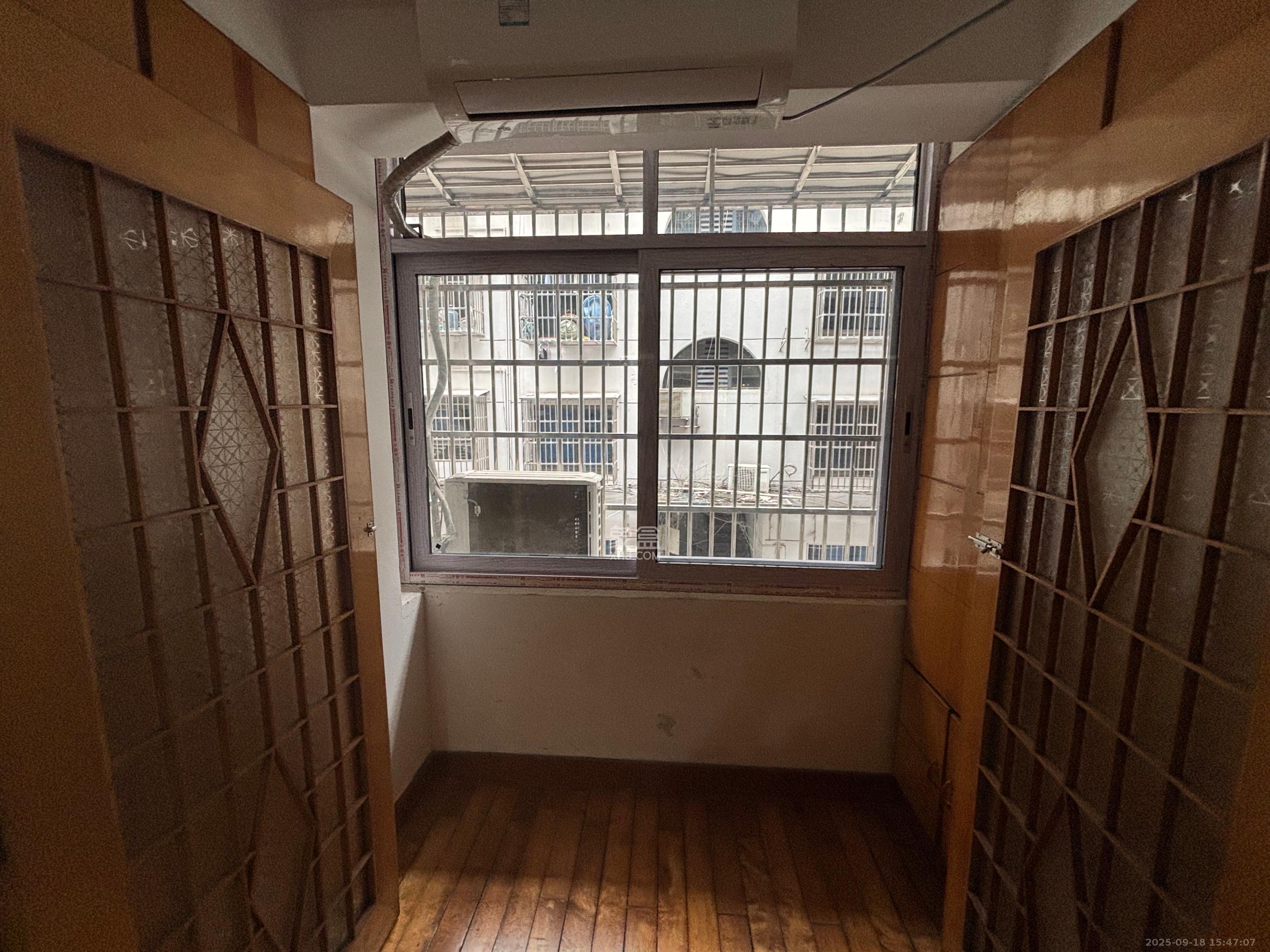 劳动广场消防队宿舍 3室1厅1卫 1700.0元/月 劳动广场消防队宿舍 3室1厅1卫 1700.0元/月室内图