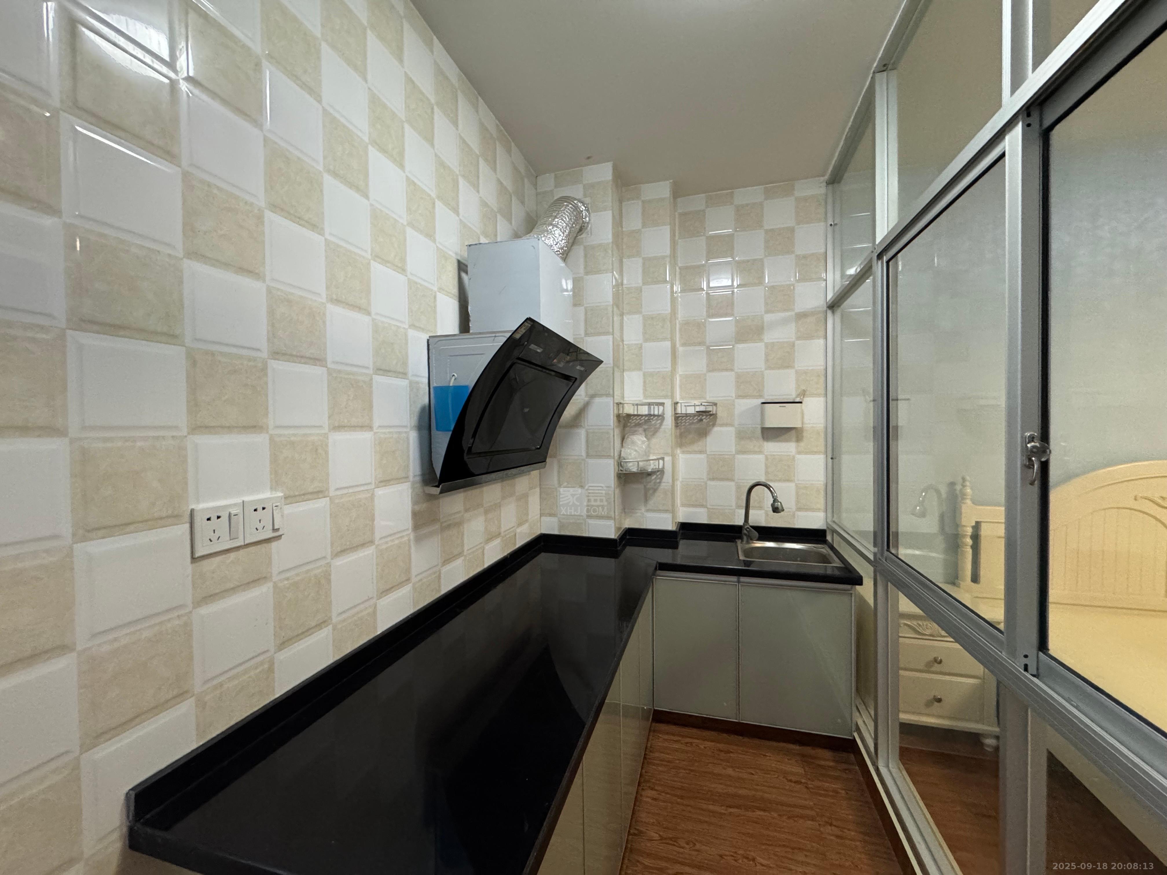 美的城三期  1室1厅1卫    1200.0元/月室内图