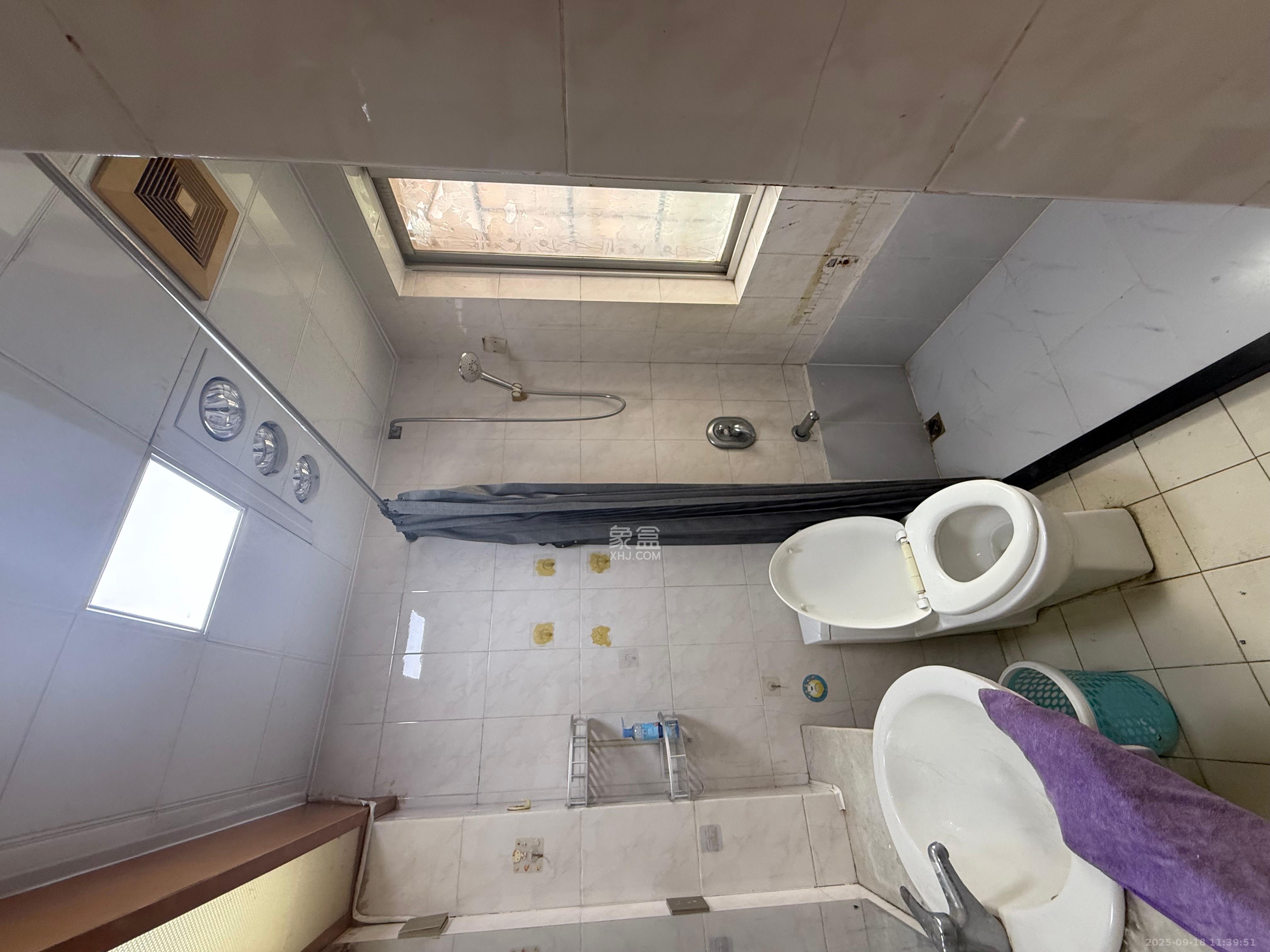 金鹰小区  3室2厅2卫    2400.0元/月室内图