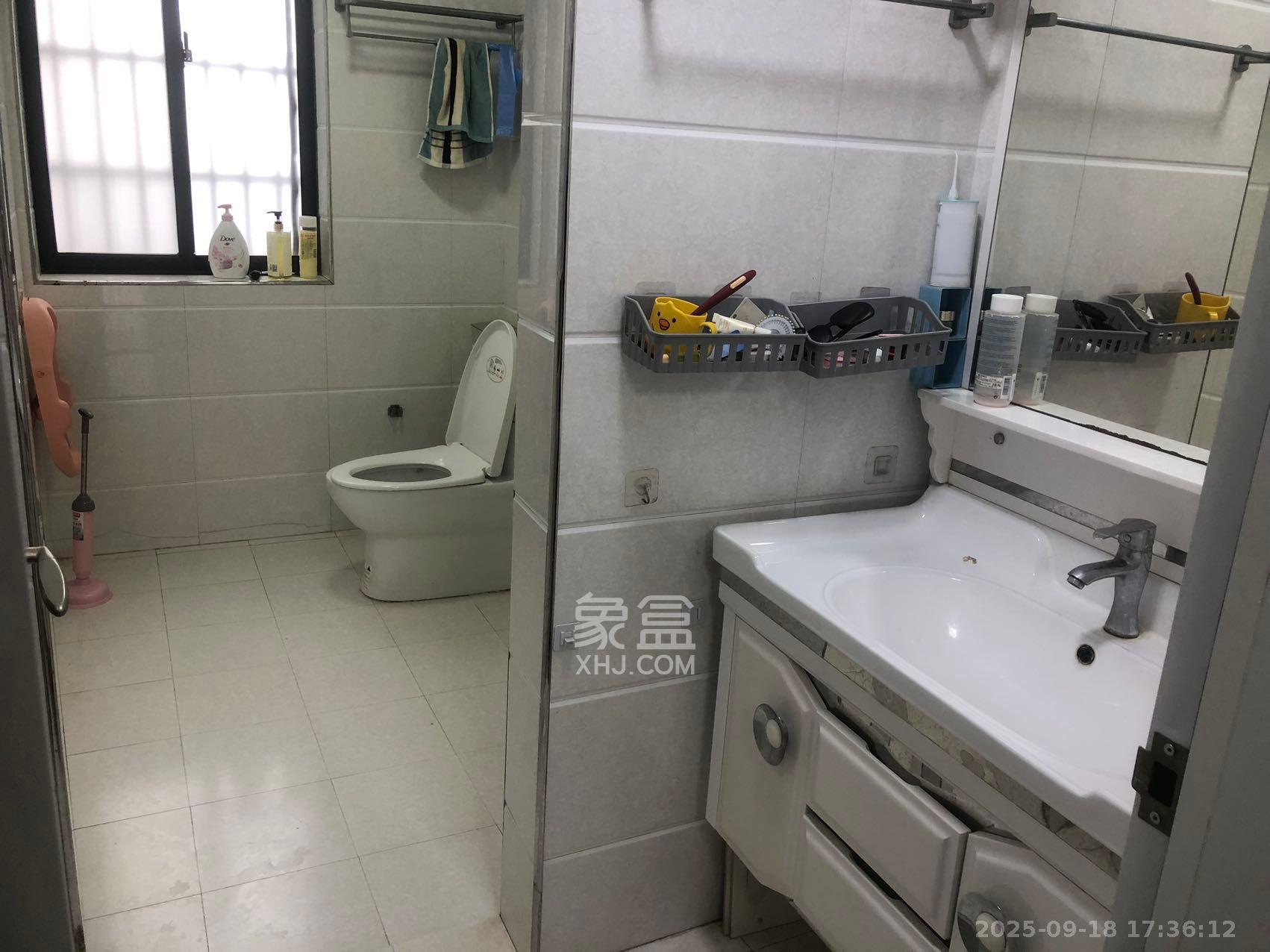 世纪桃花苑 4室2厅2卫 2650.0元/月 世纪桃花苑 4室2厅2卫 2650.0元/月室内图