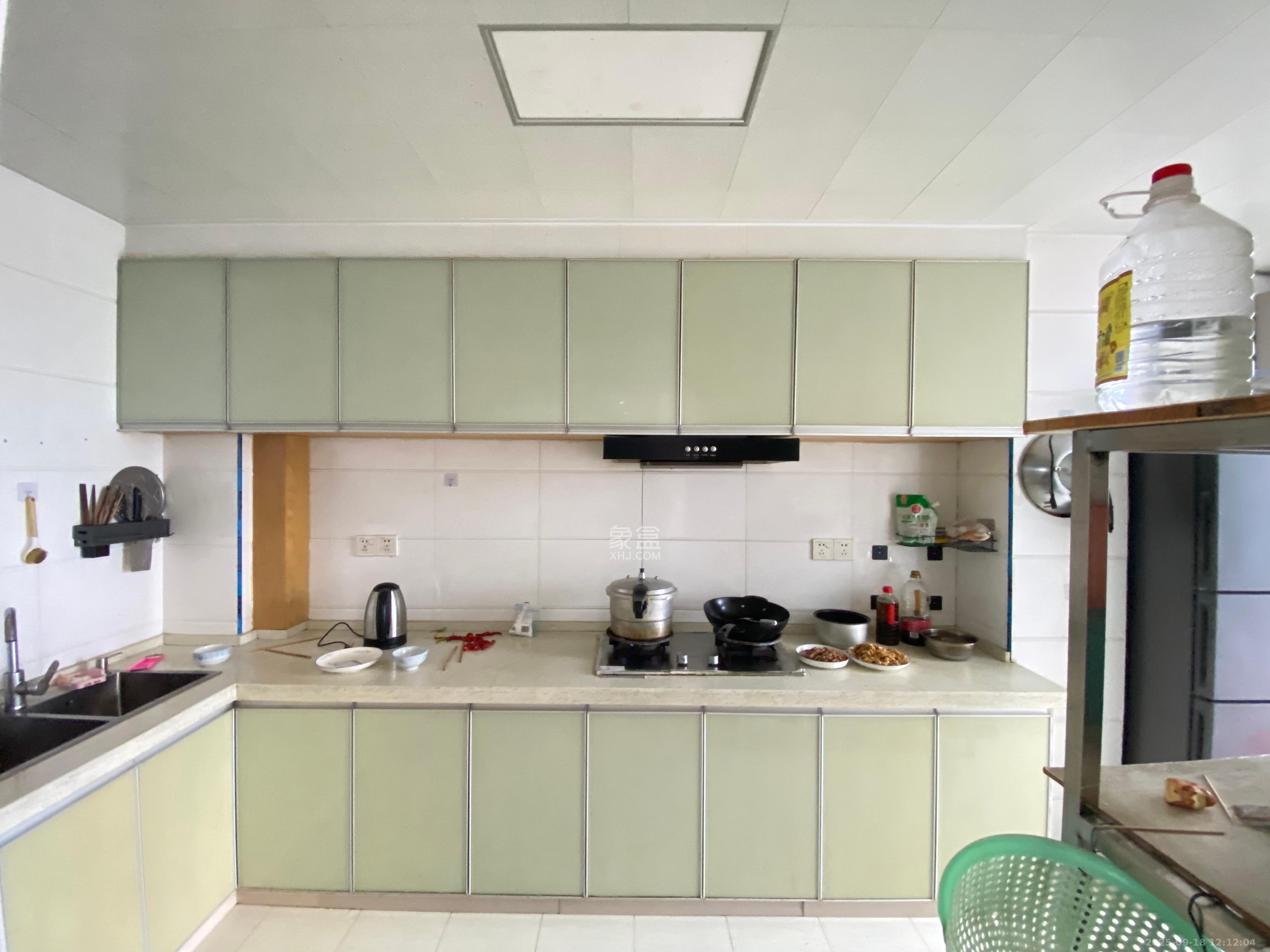 新雅黄金苑  3室2厅2卫    1400.0元/月室内图