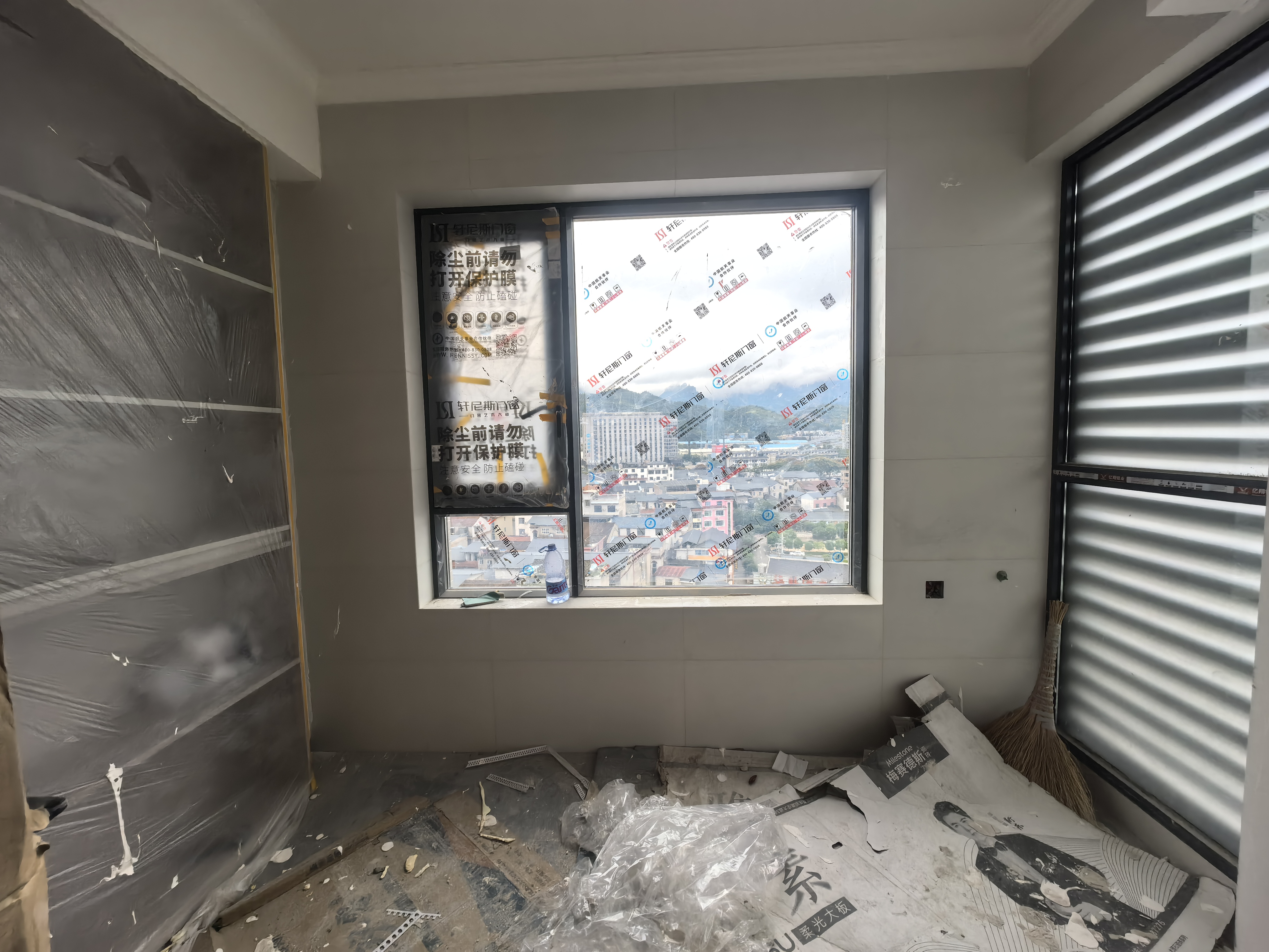 南城金座 4室2厅2卫 2500.0元/月 南城金座 4室2厅2卫 2500.0元/月室内图