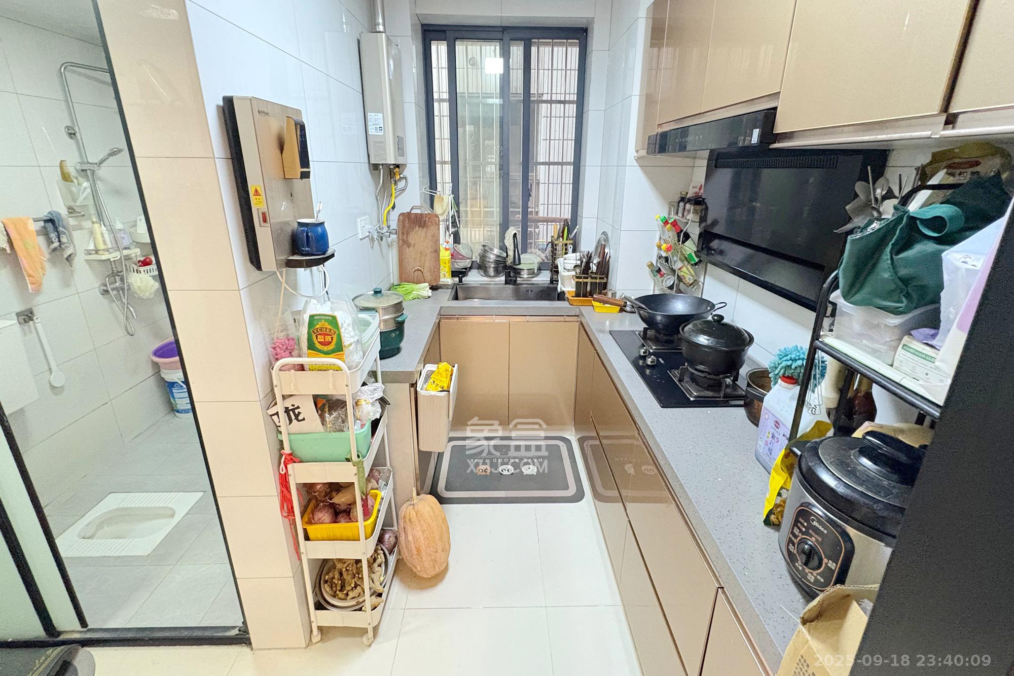 富华大厦 3室2厅1卫 120.0万 富华大厦 3室2厅1卫 120.0万厨房