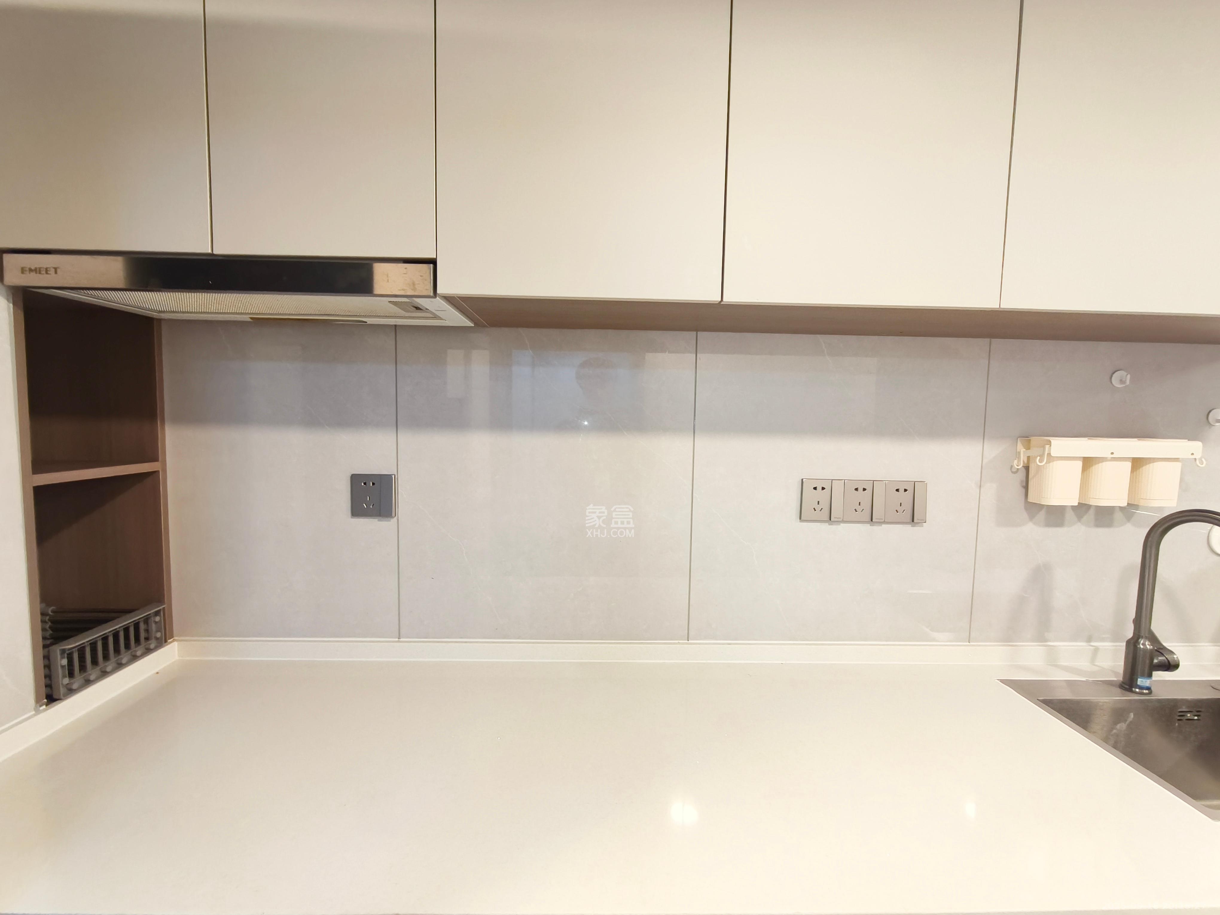 敬天广场 1室1厅1卫 2600.0元/月 敬天广场 1室1厅1卫 2600.0元/月室内图